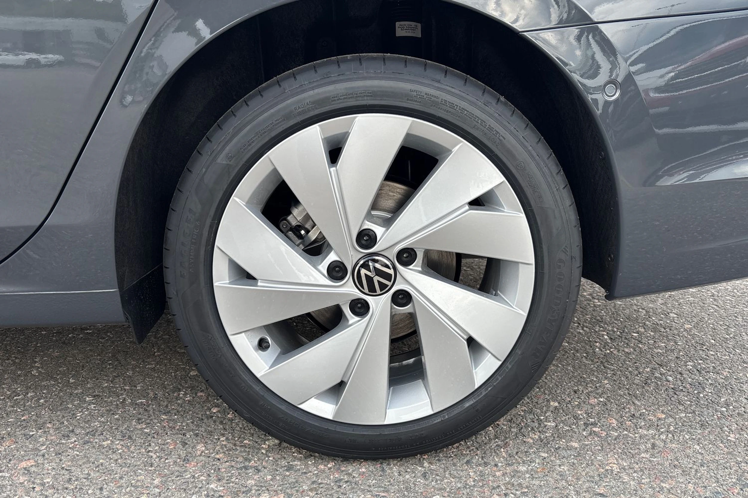 harmaa Volkswagen Golf 2026 kuva 10.