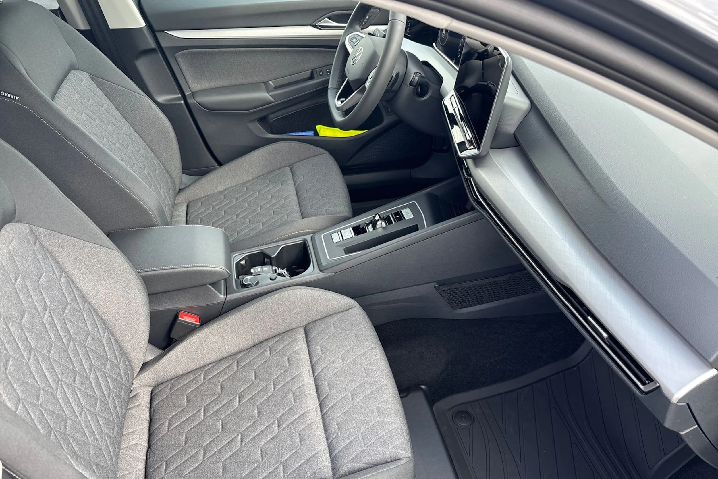 harmaa Volkswagen Golf 2026 kuva 11.