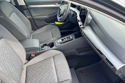 harmaa Volkswagen Golf 2026 kuva 11.