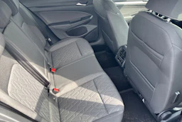 harmaa Volkswagen Golf 2026 kuva 12.