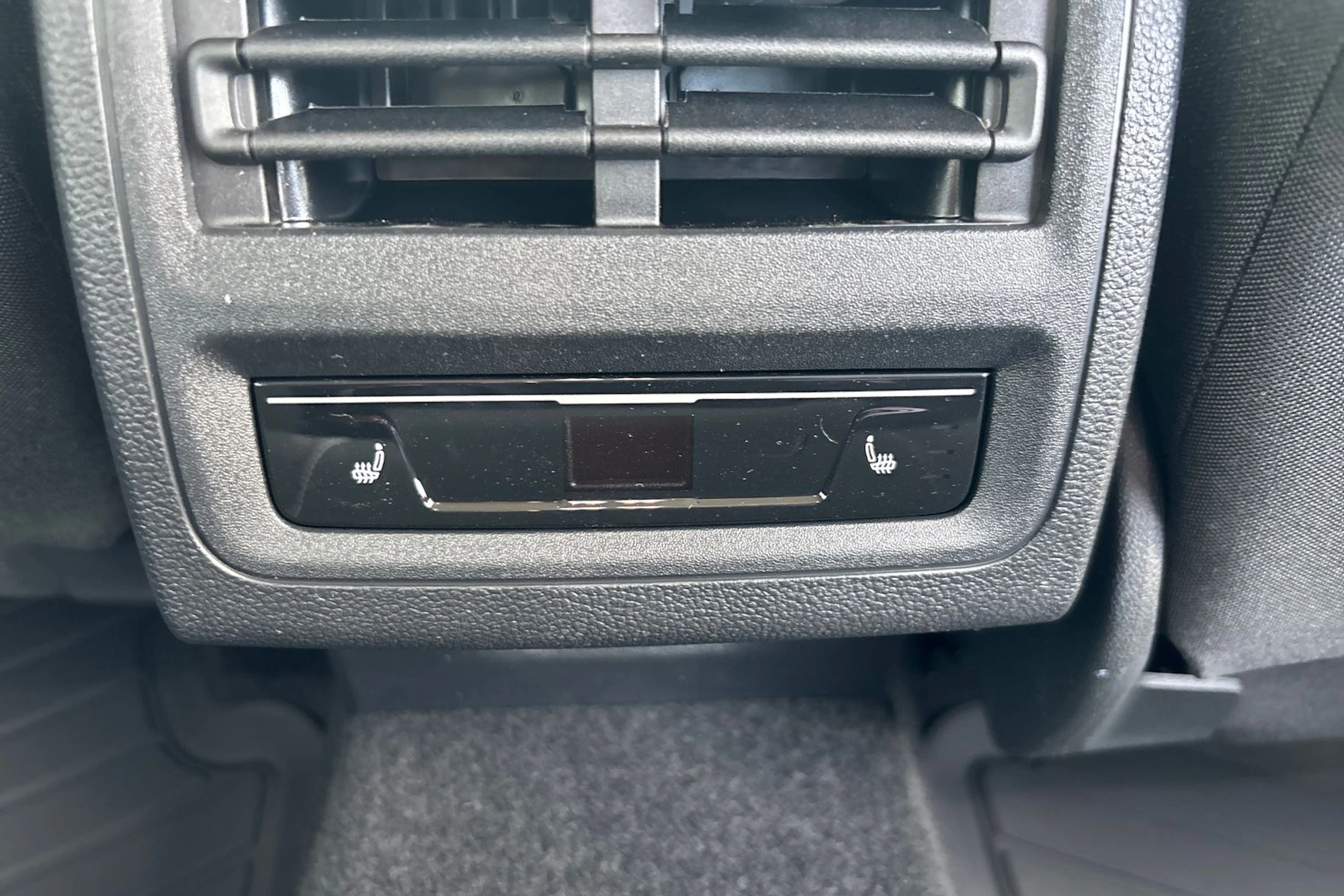 harmaa Volkswagen Golf 2026 kuva 13.