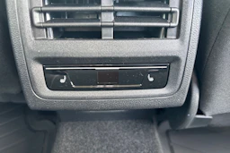 harmaa Volkswagen Golf 2026 kuva 13.