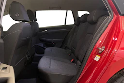 punainen Volkswagen Golf 2026 kuva 8.