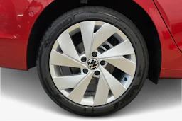 punainen Volkswagen Golf 2026 kuva 9.