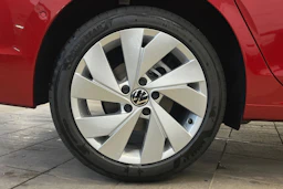 punainen Volkswagen Golf 2026 kuva 10.