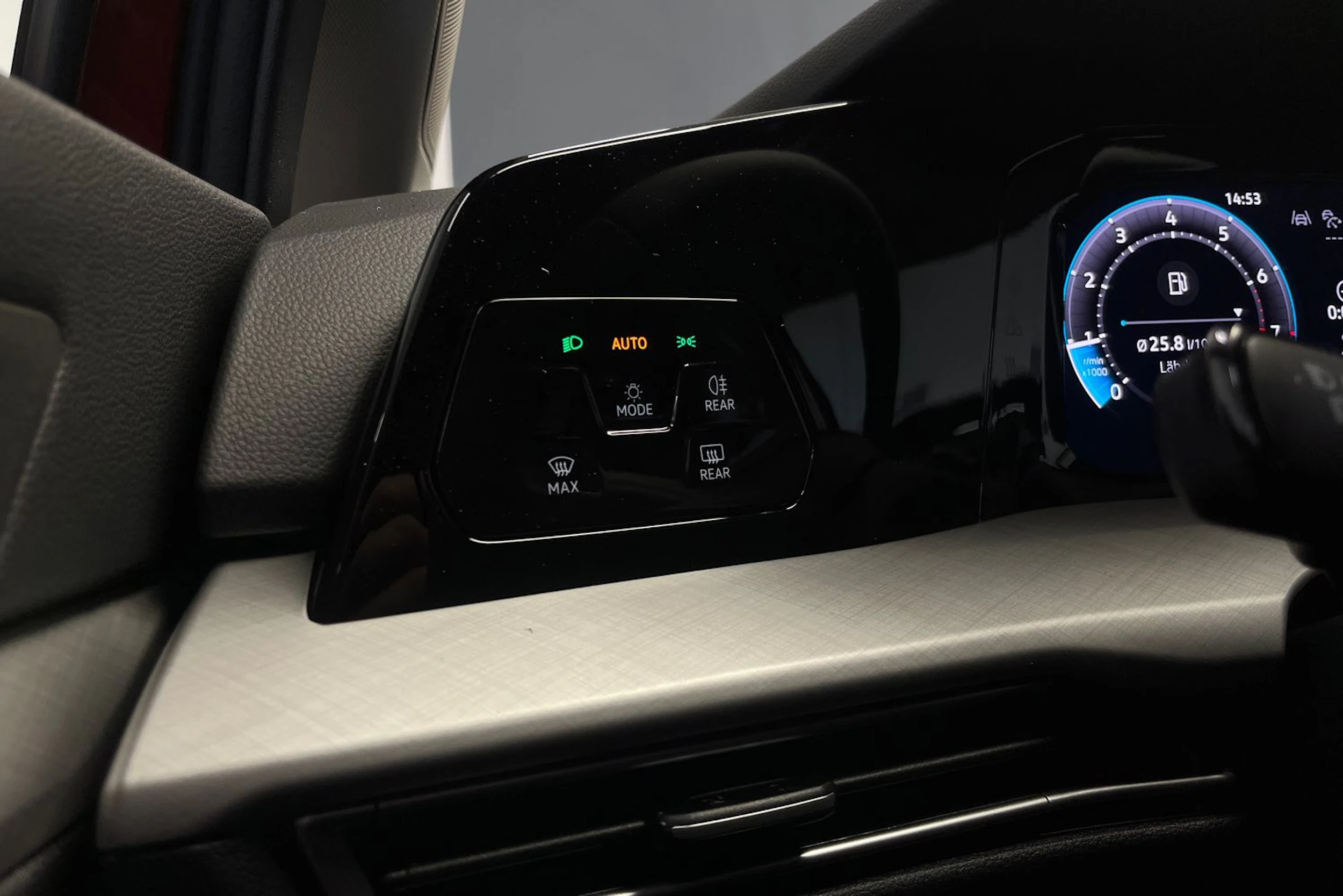 punainen Volkswagen Golf 2026 kuva 15.