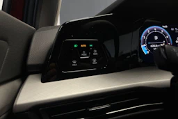 punainen Volkswagen Golf 2026 kuva 15.