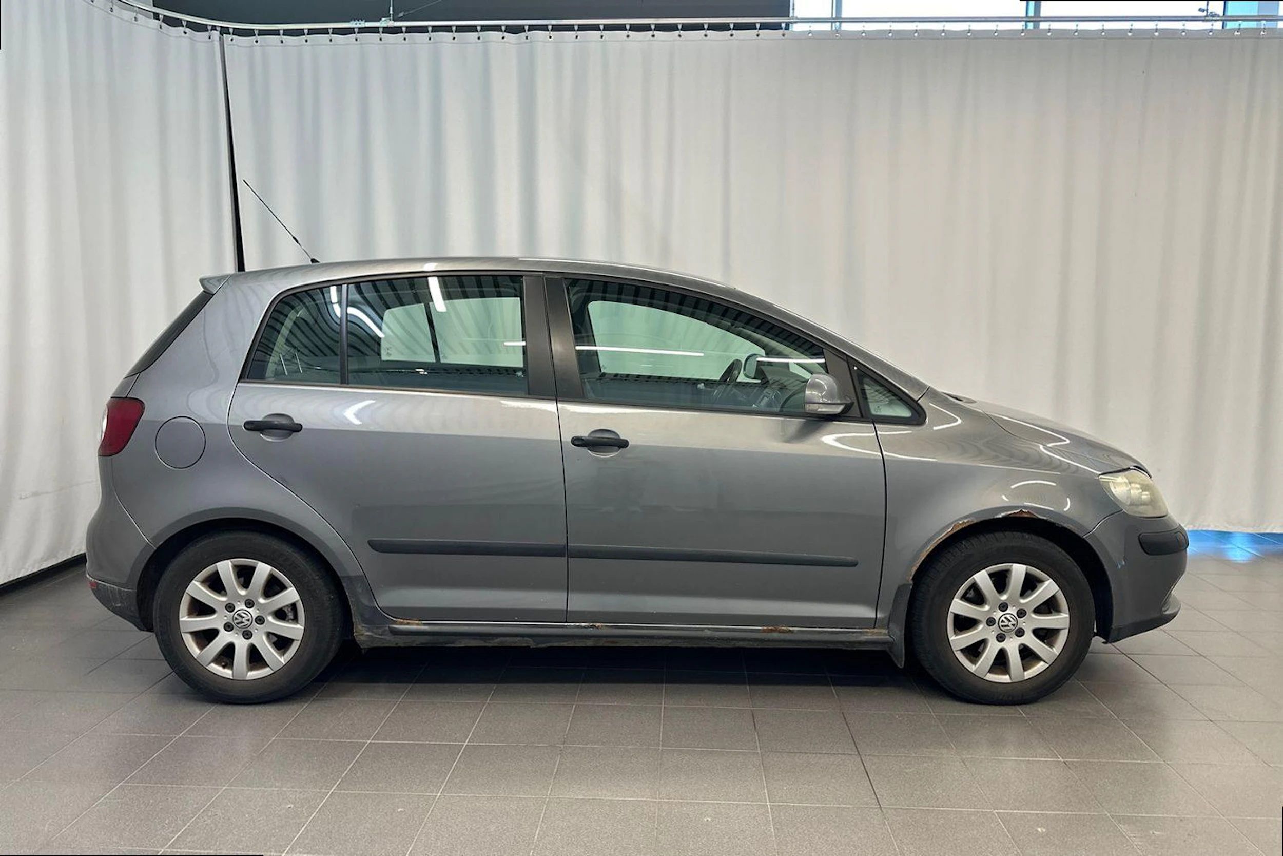 harmaa Volkswagen Golf Plus 2007 kuva 8.