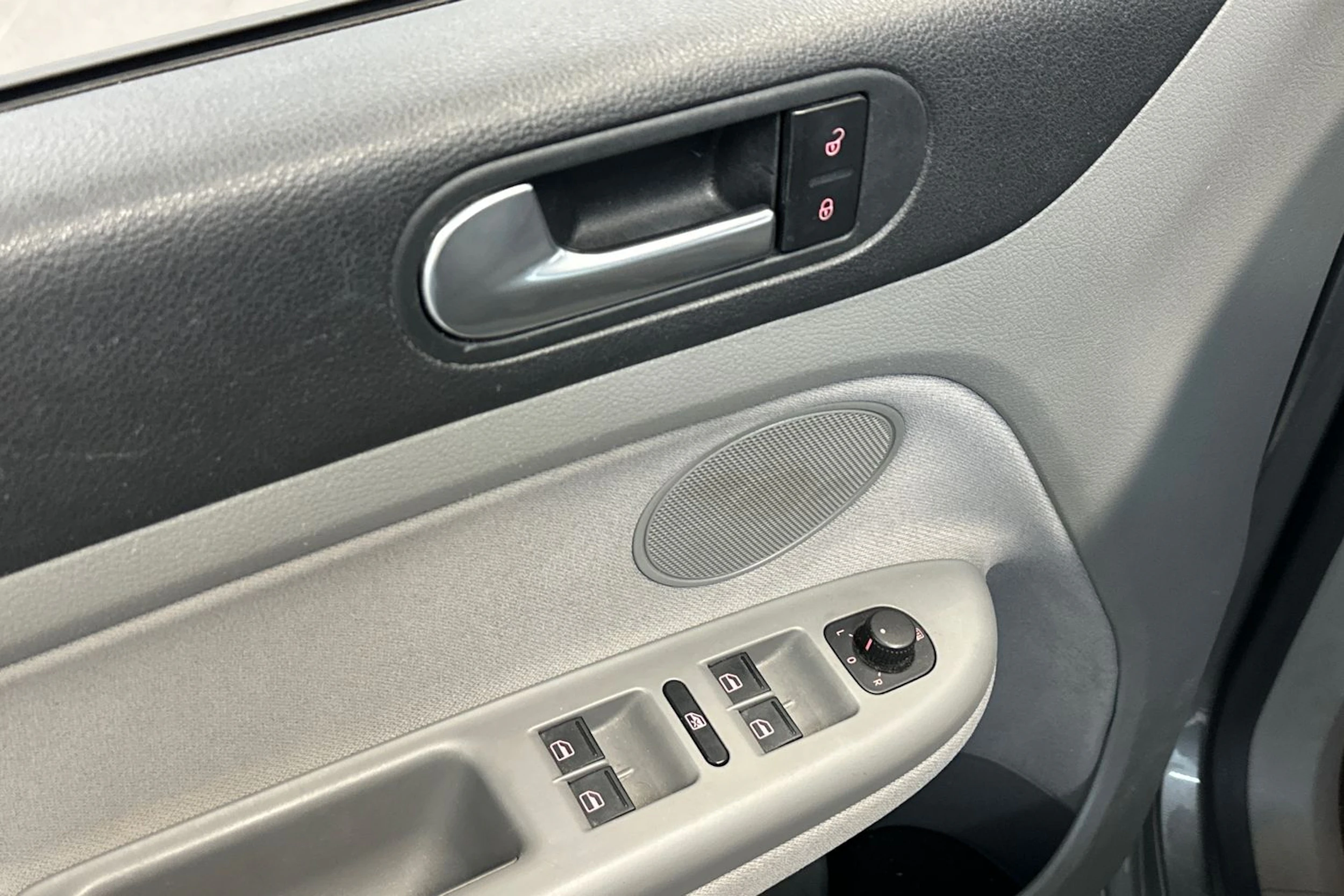harmaa Volkswagen Golf Plus 2007 kuva 17.