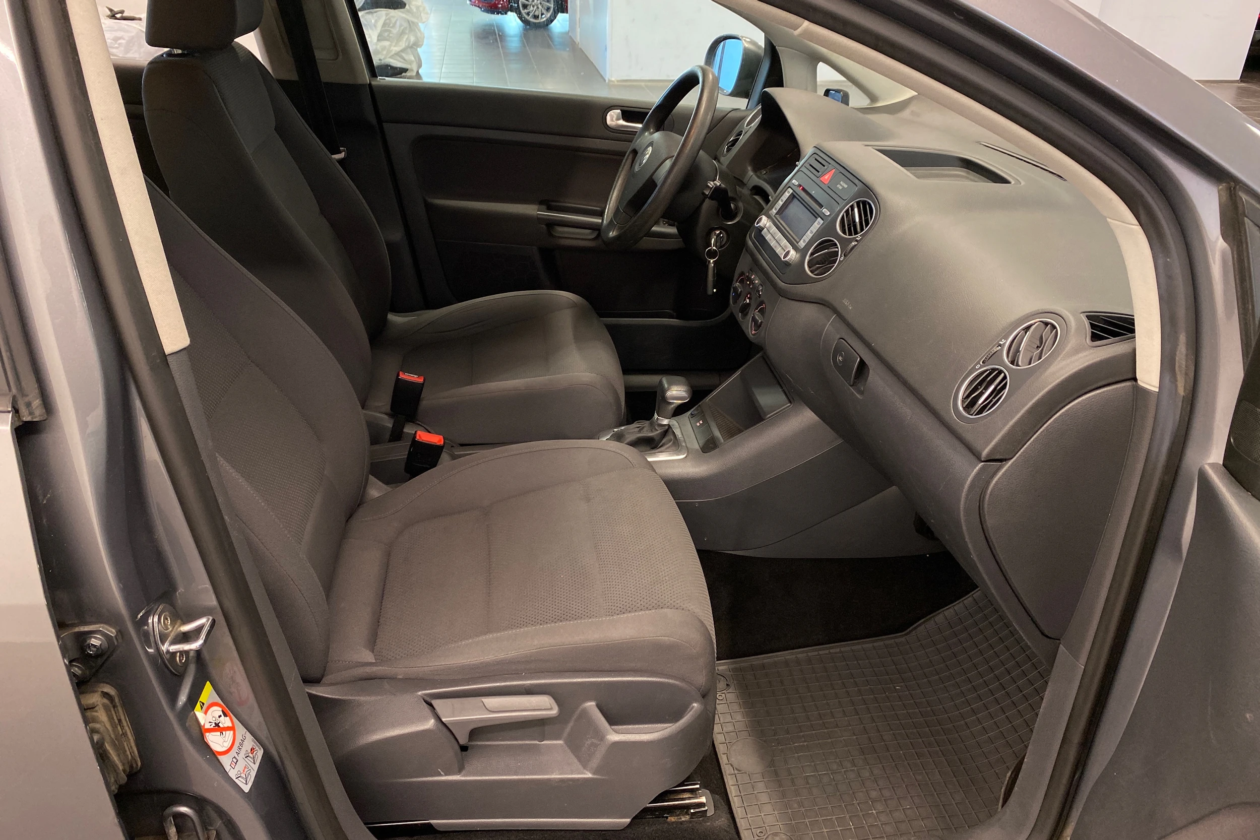 harmaa Volkswagen Golf Plus 2008 kuva 18.