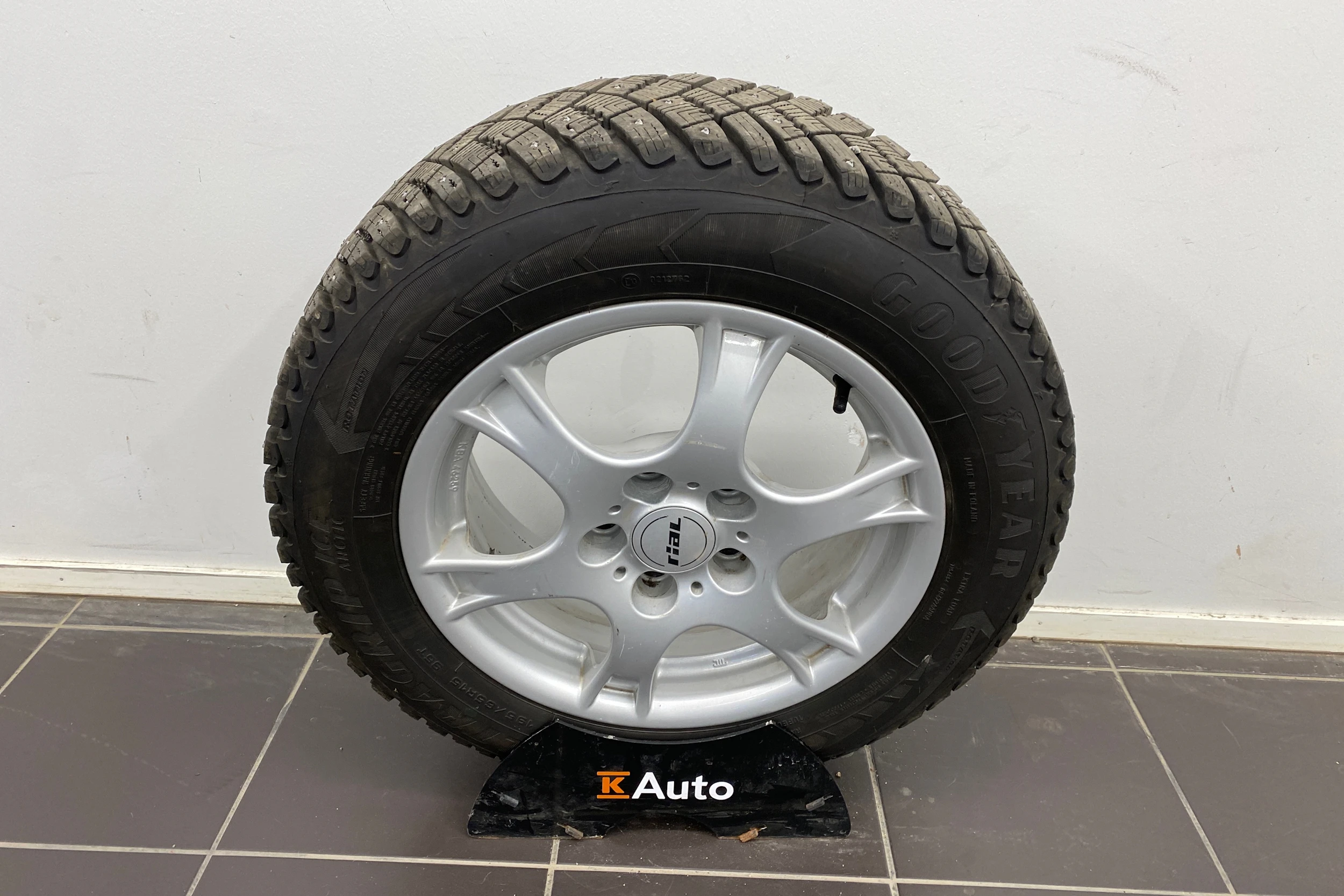 harmaa Volkswagen Golf Plus 2008 kuva 19.