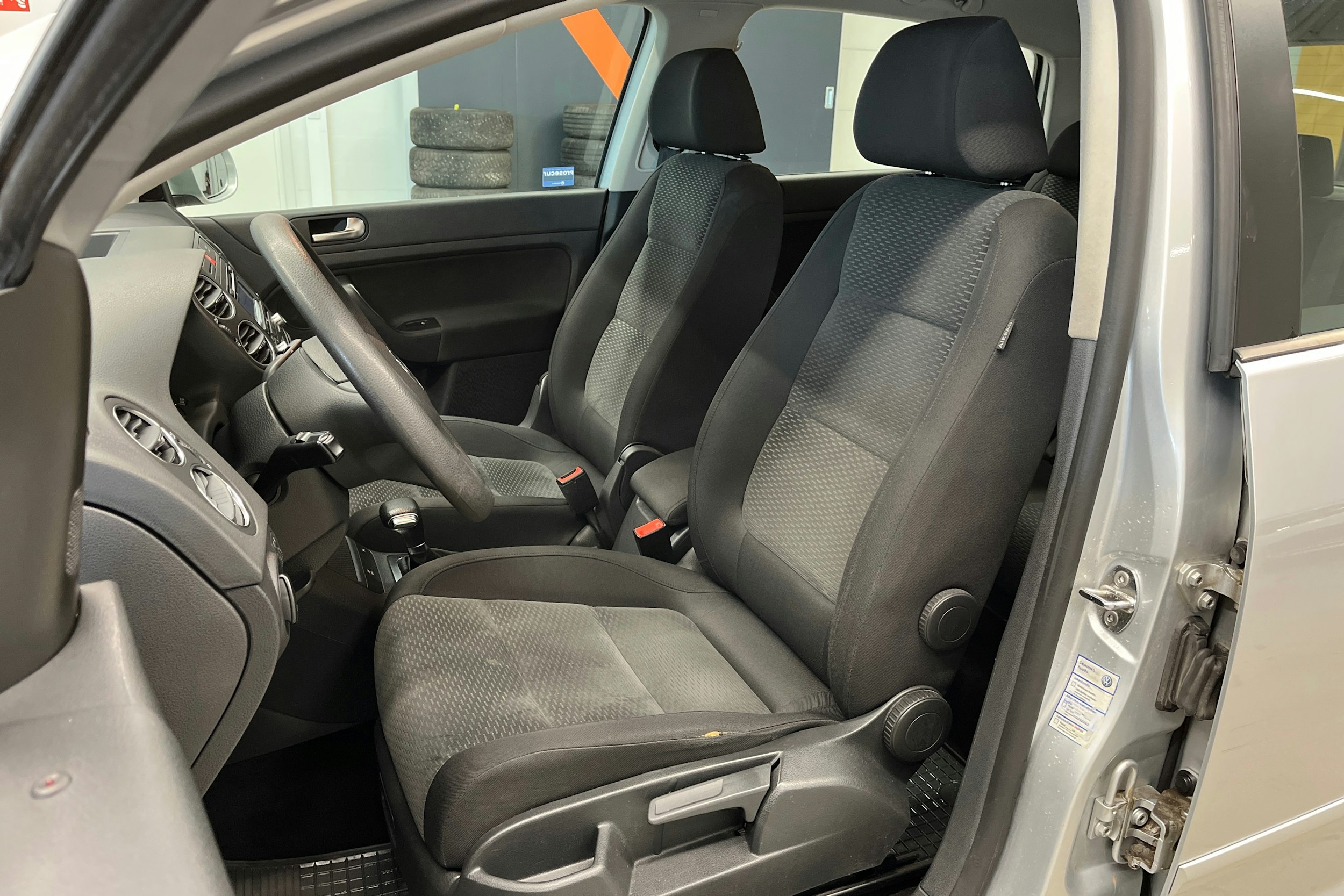 harmaa Volkswagen Golf Plus 2009 kuva 14.
