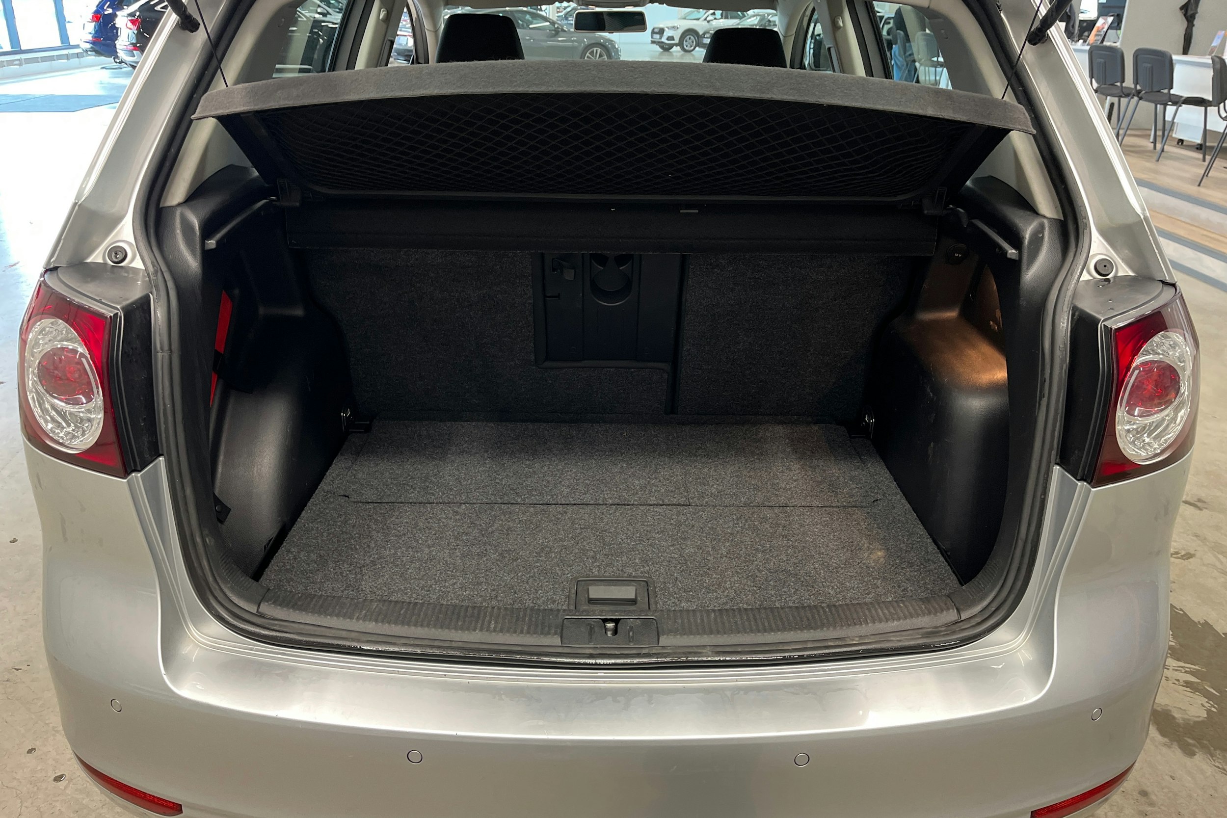 harmaa Volkswagen Golf Plus 2009 kuva 26.