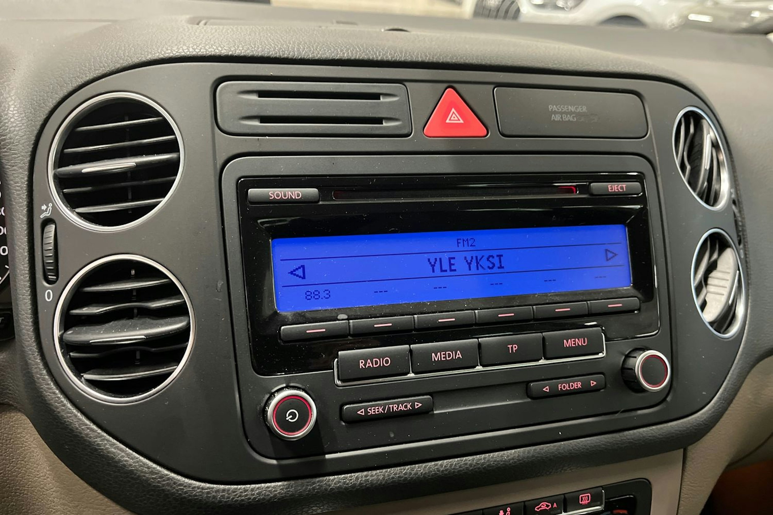 ruskea (beige) Volkswagen Golf Plus 2010 kuva 19.