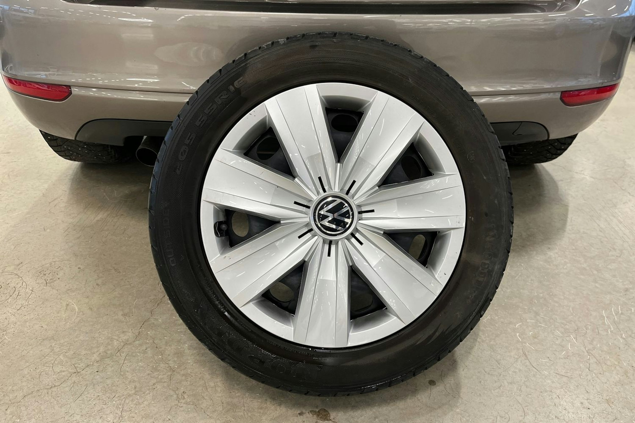 ruskea (beige) Volkswagen Golf Plus 2010 kuva 26.