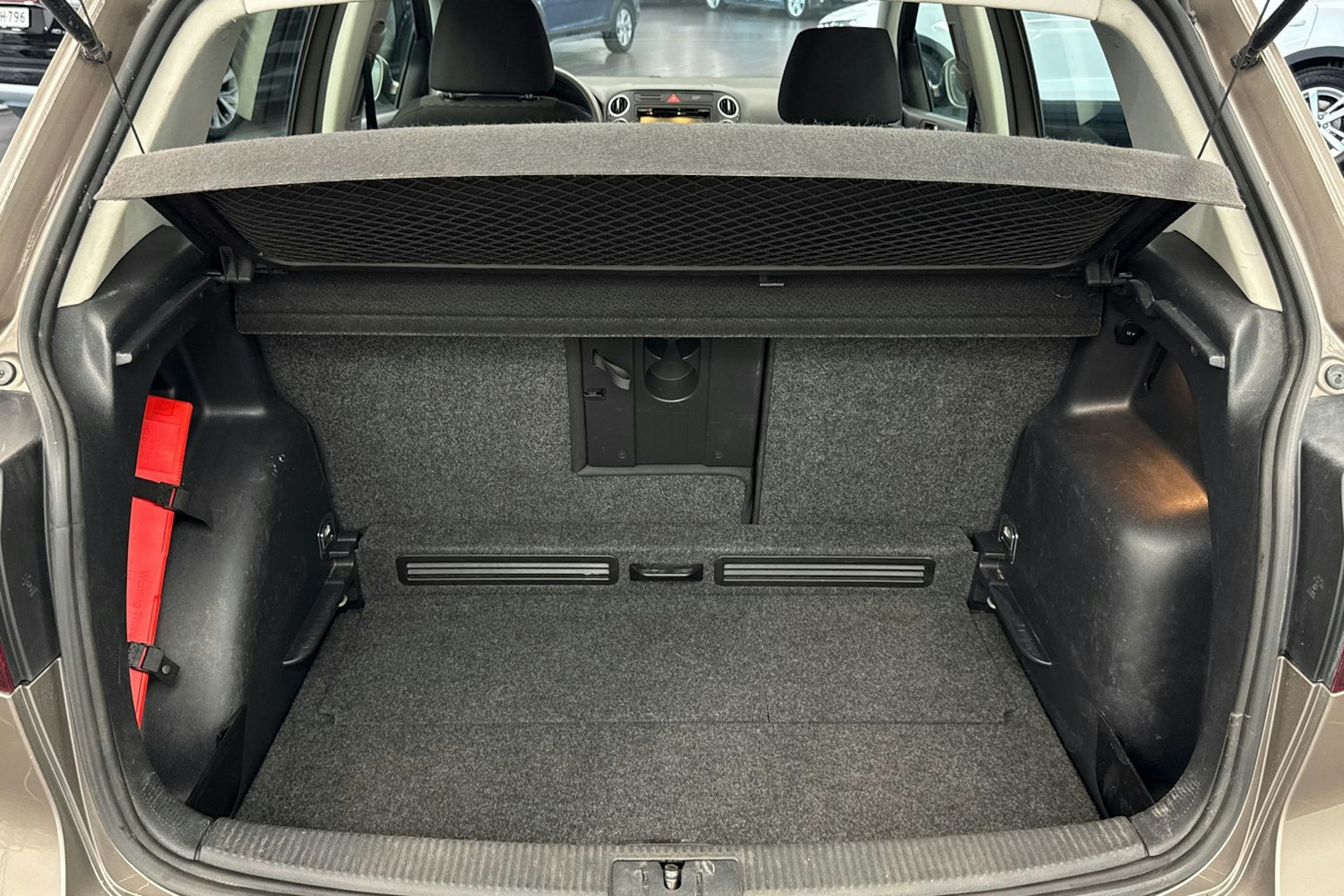 ruskea (beige) Volkswagen Golf Plus 2009 kuva 14.