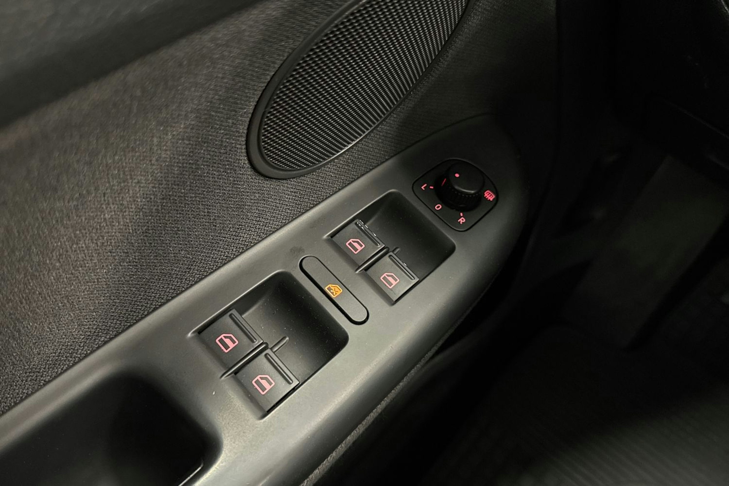 ruskea (beige) Volkswagen Golf Plus 2009 kuva 20.
