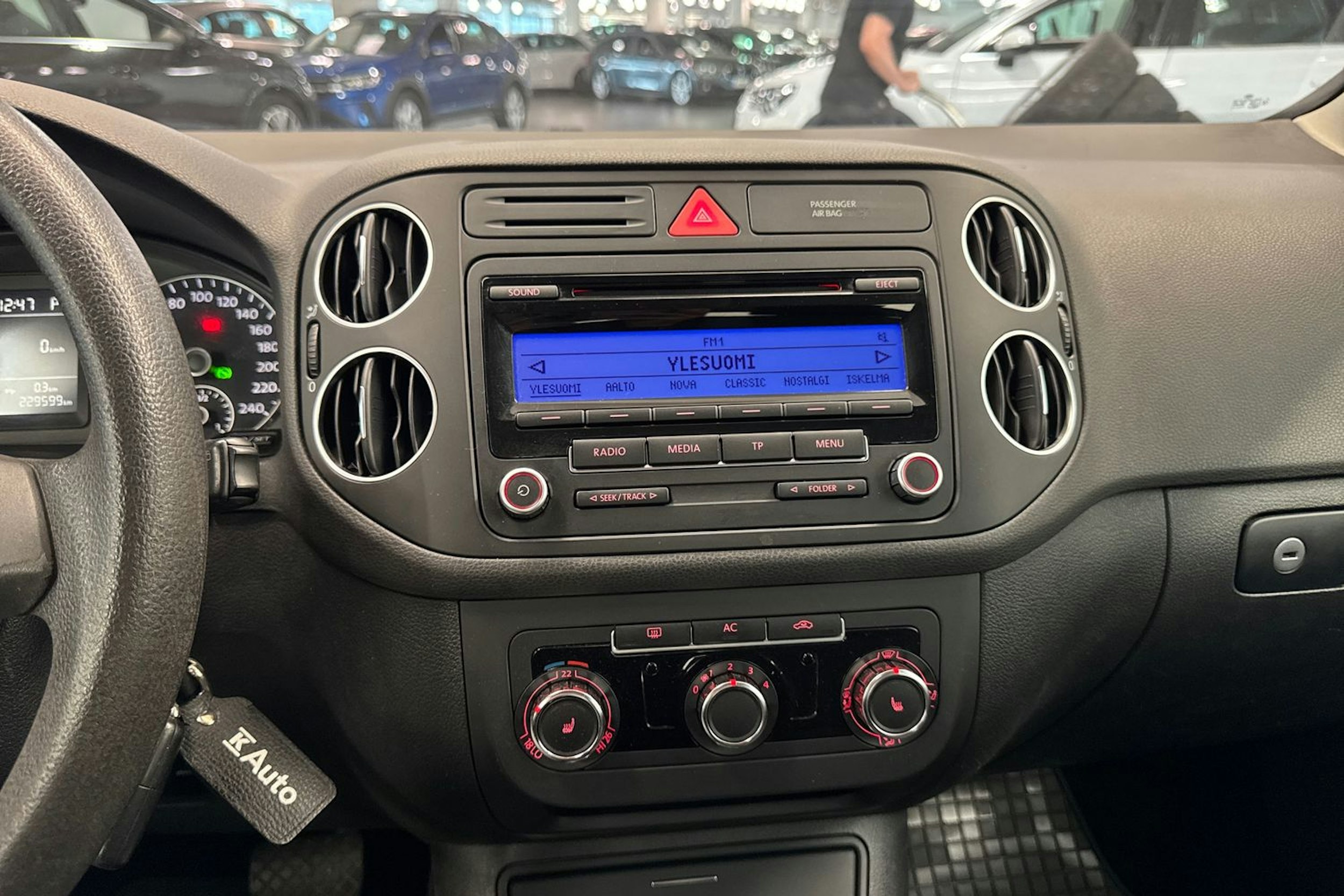 ruskea (beige) Volkswagen Golf Plus 2009 kuva 22.