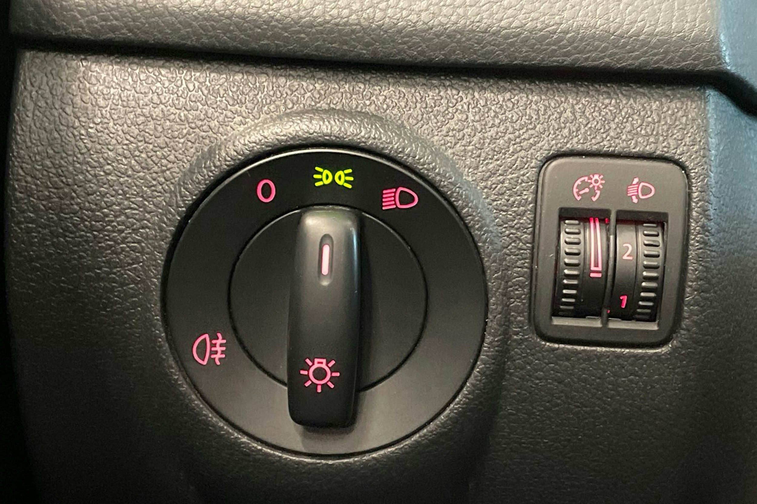 met. harmaa Volkswagen Golf Plus 2010 kuva 17.