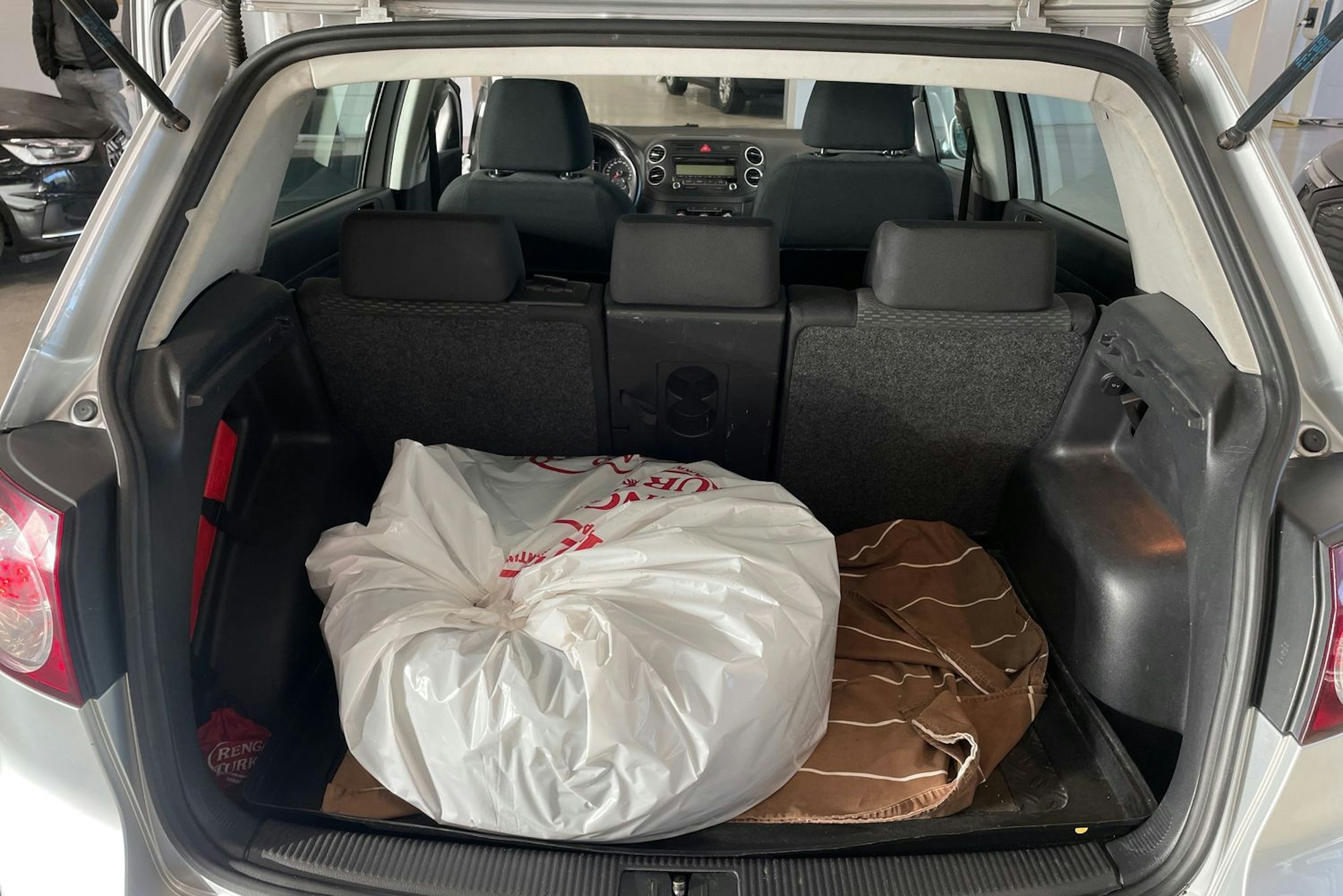 met. harmaa Volkswagen Golf Plus 2010 kuva 26.