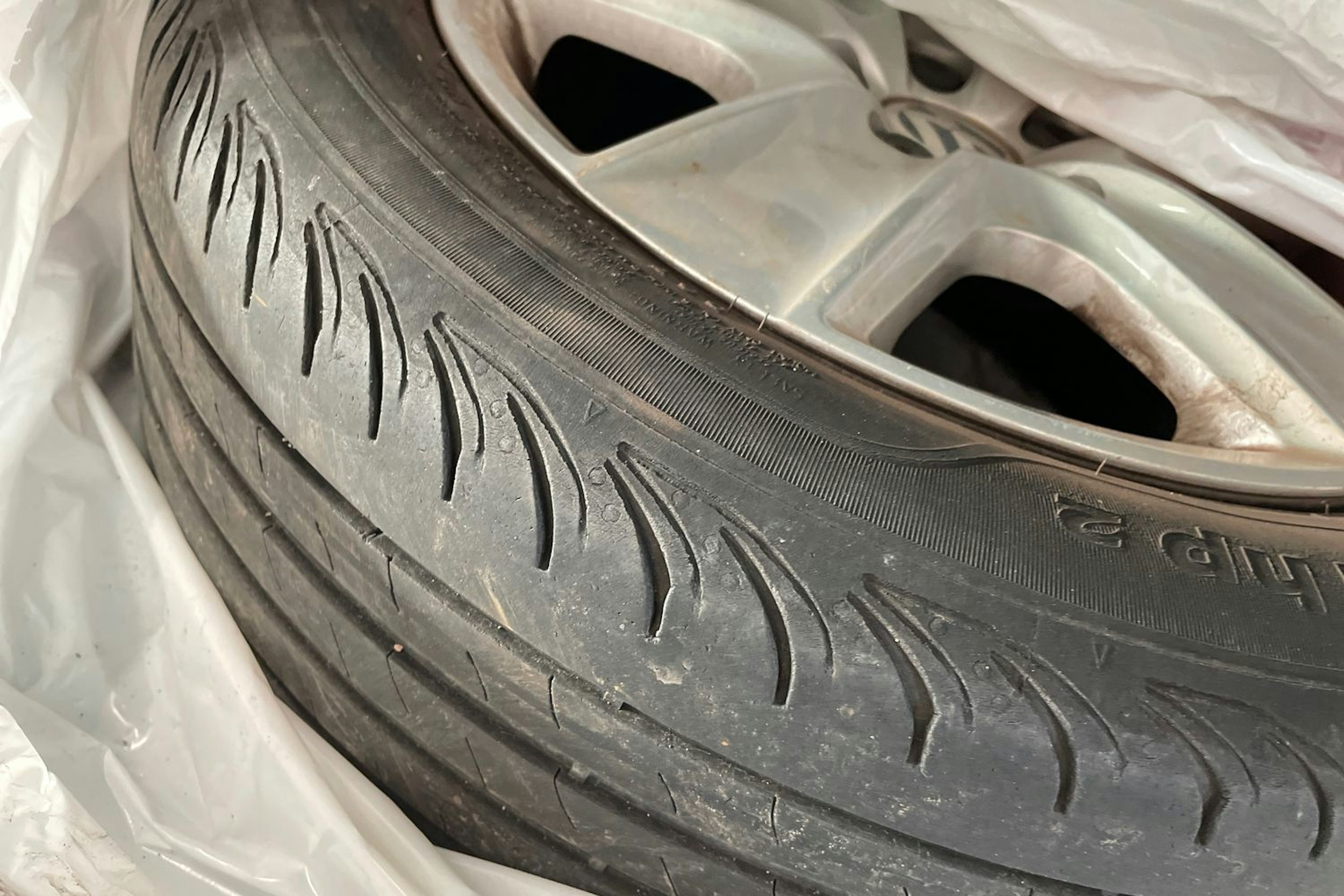 met. harmaa Volkswagen Golf Plus 2010 kuva 28.