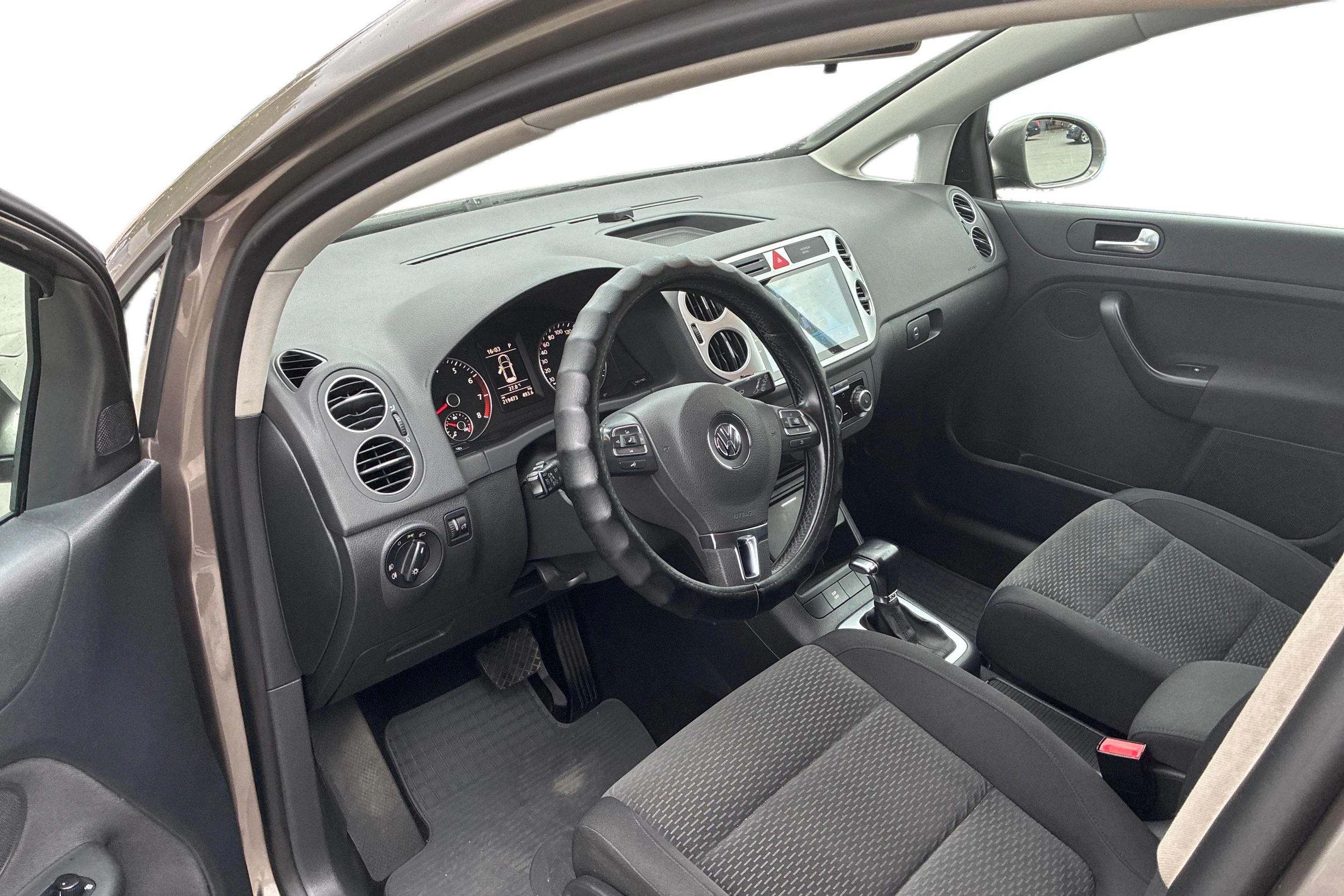 ruskea (beige) Volkswagen Golf Plus 2010 kuva 3.