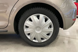 ruskea (beige) Volkswagen Golf Plus 2010 kuva 13.