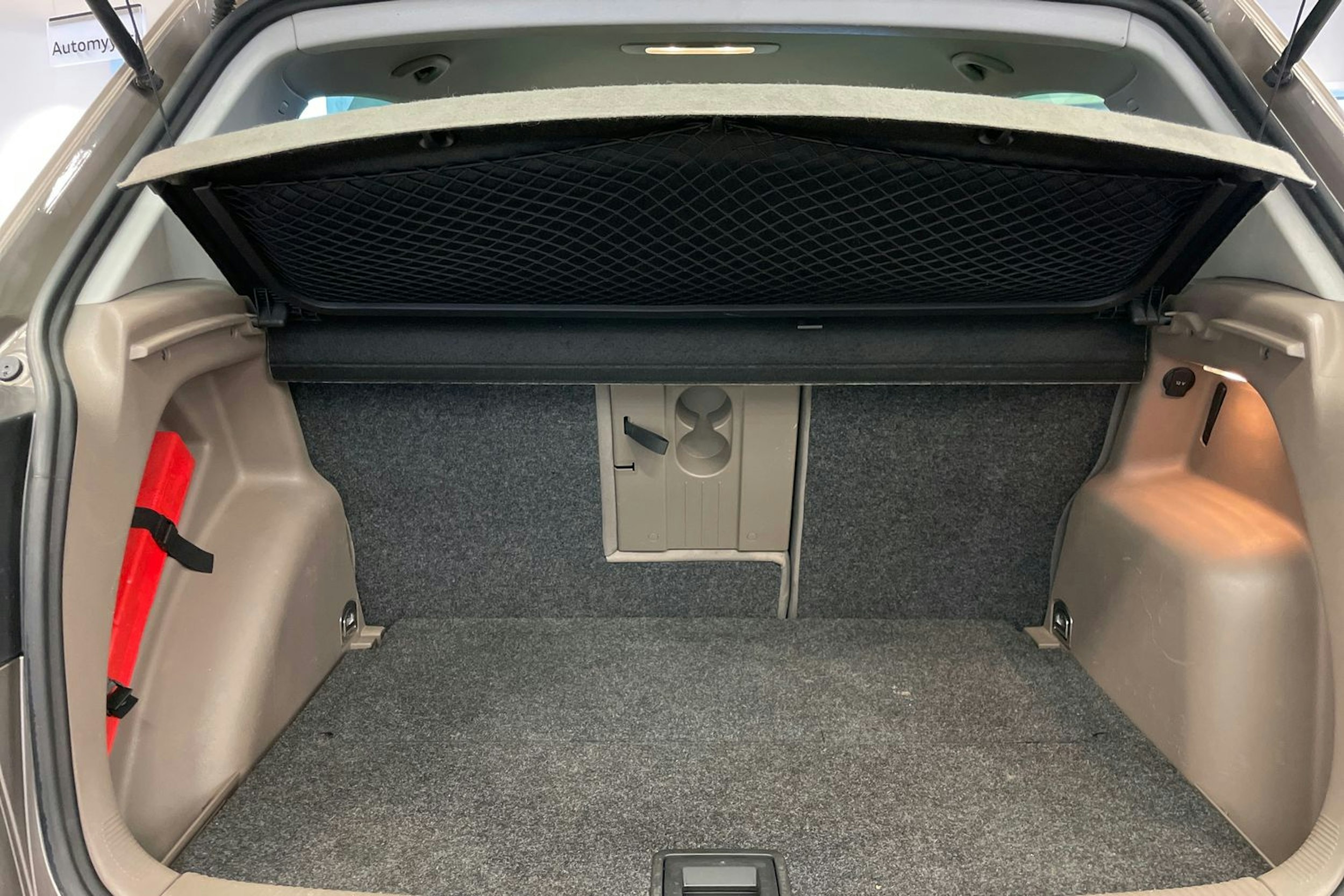 ruskea (beige) Volkswagen Golf Plus 2010 kuva 14.