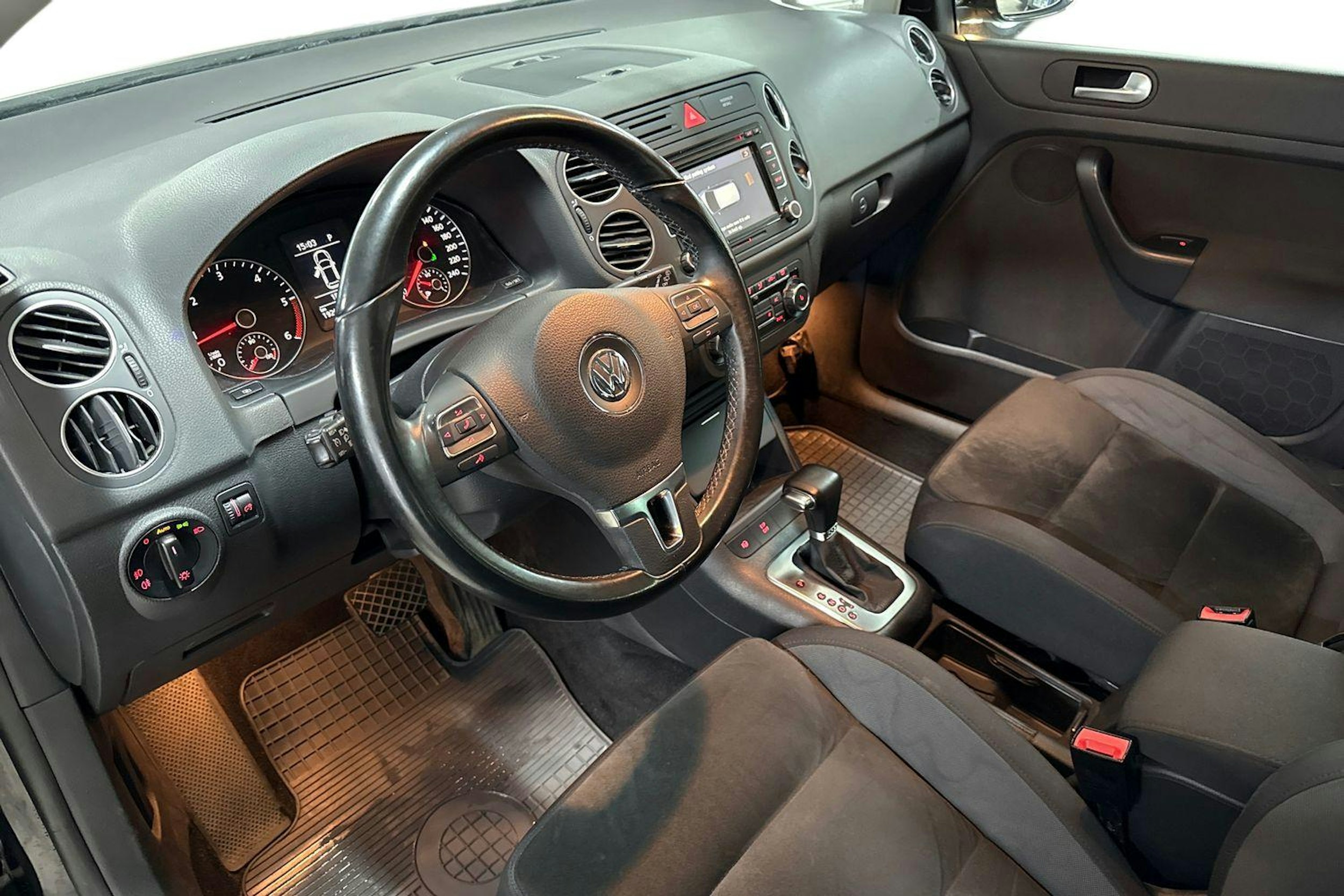 Musta Volkswagen Golf Plus 2010 kuva 7.