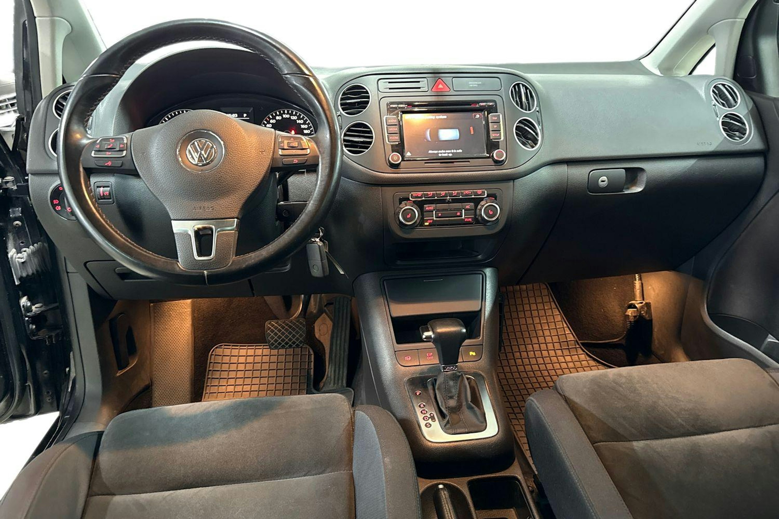 Musta Volkswagen Golf Plus 2010 kuva 9.