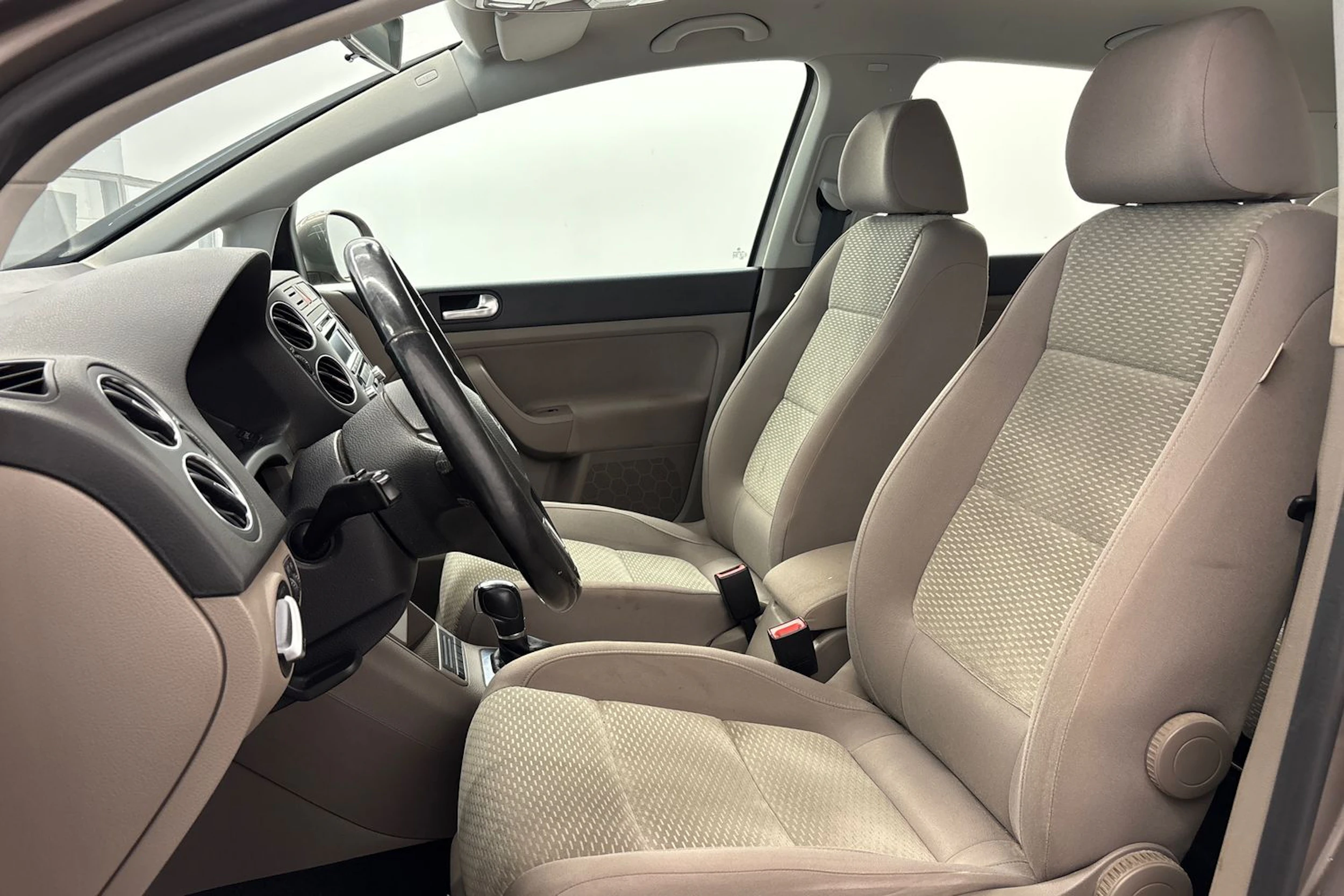 Ruskea (beige) Volkswagen Golf Plus 2011 kuva 11.