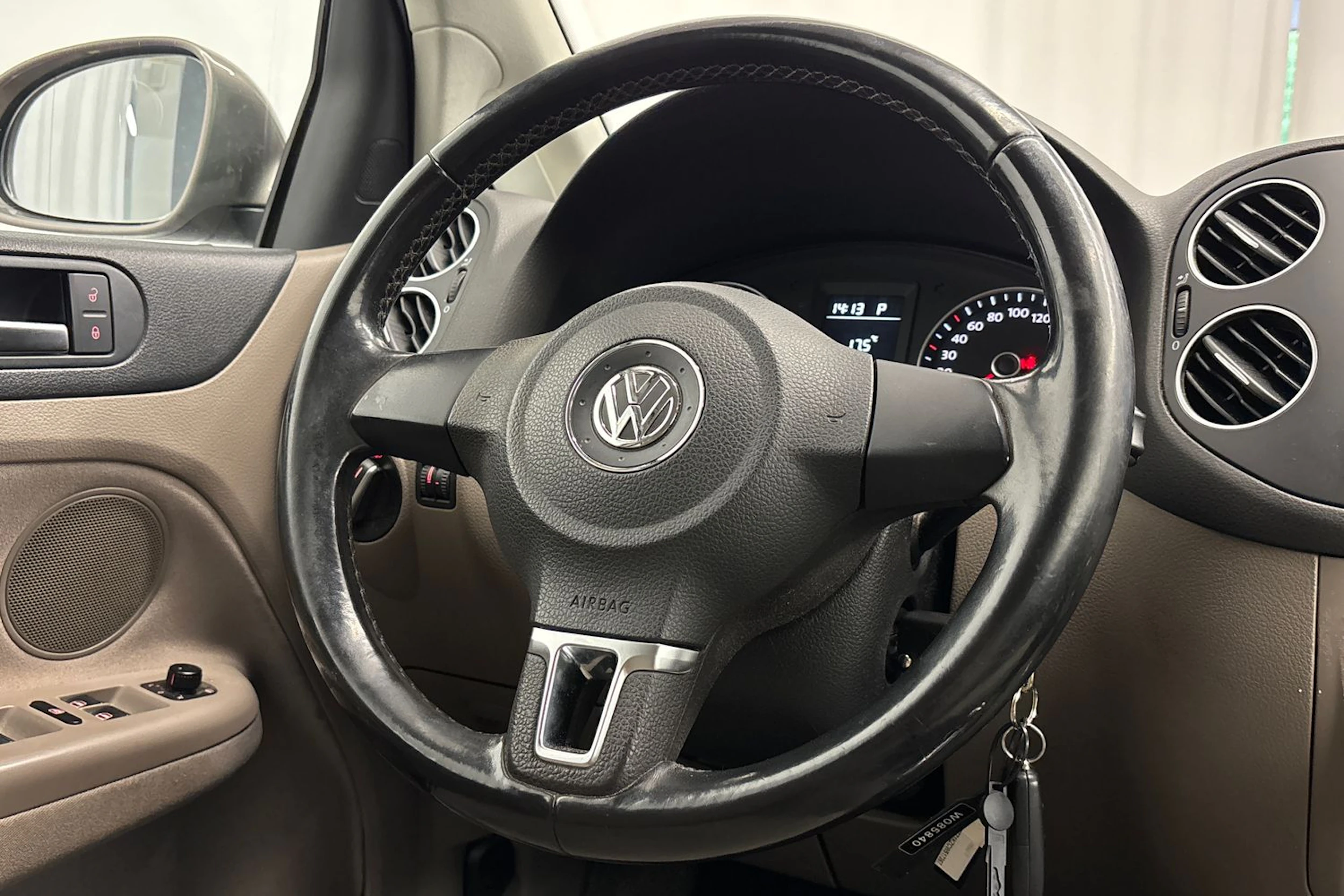Ruskea (beige) Volkswagen Golf Plus 2011 kuva 12.