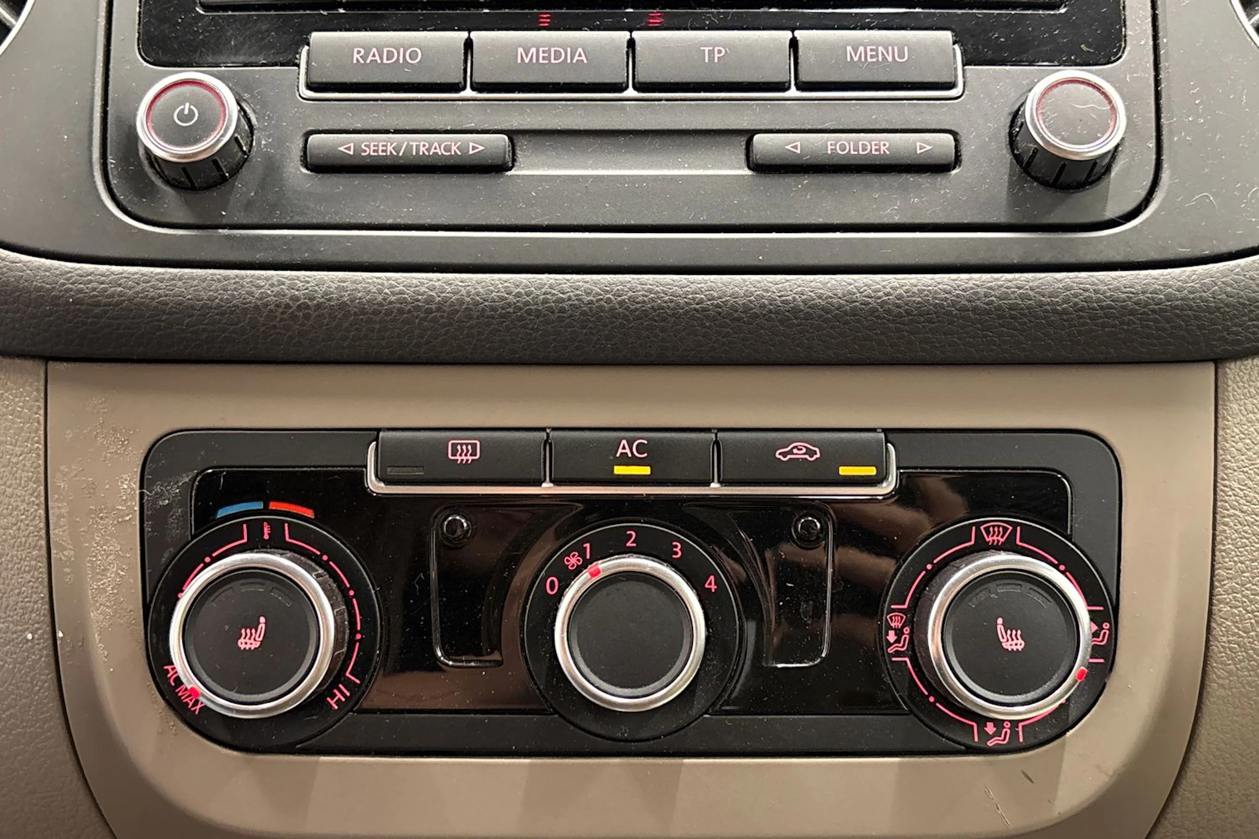 Ruskea (beige) Volkswagen Golf Plus 2011 kuva 16.