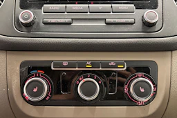 Ruskea (beige) Volkswagen Golf Plus 2011 kuva 16.