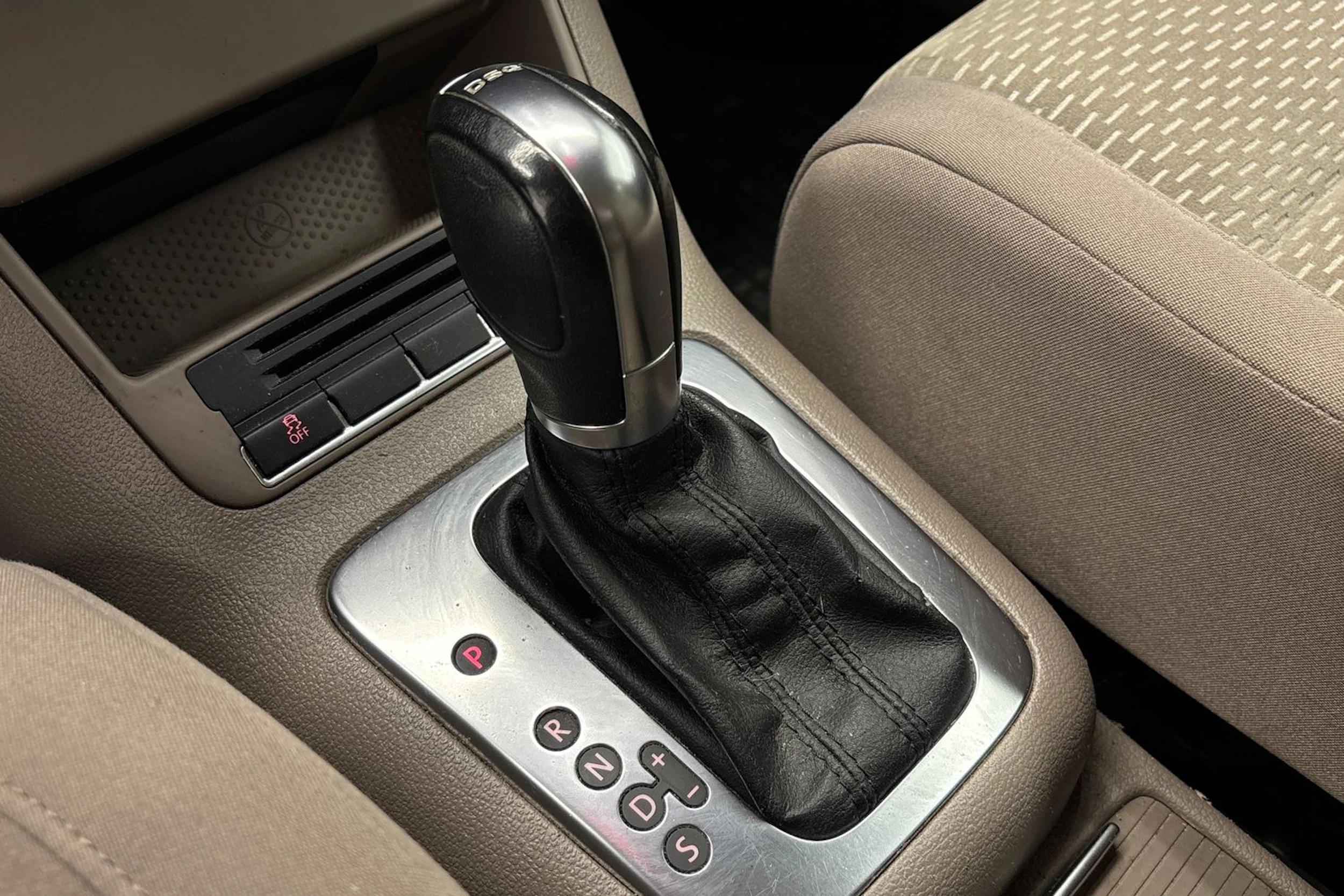 Ruskea (beige) Volkswagen Golf Plus 2011 kuva 17.