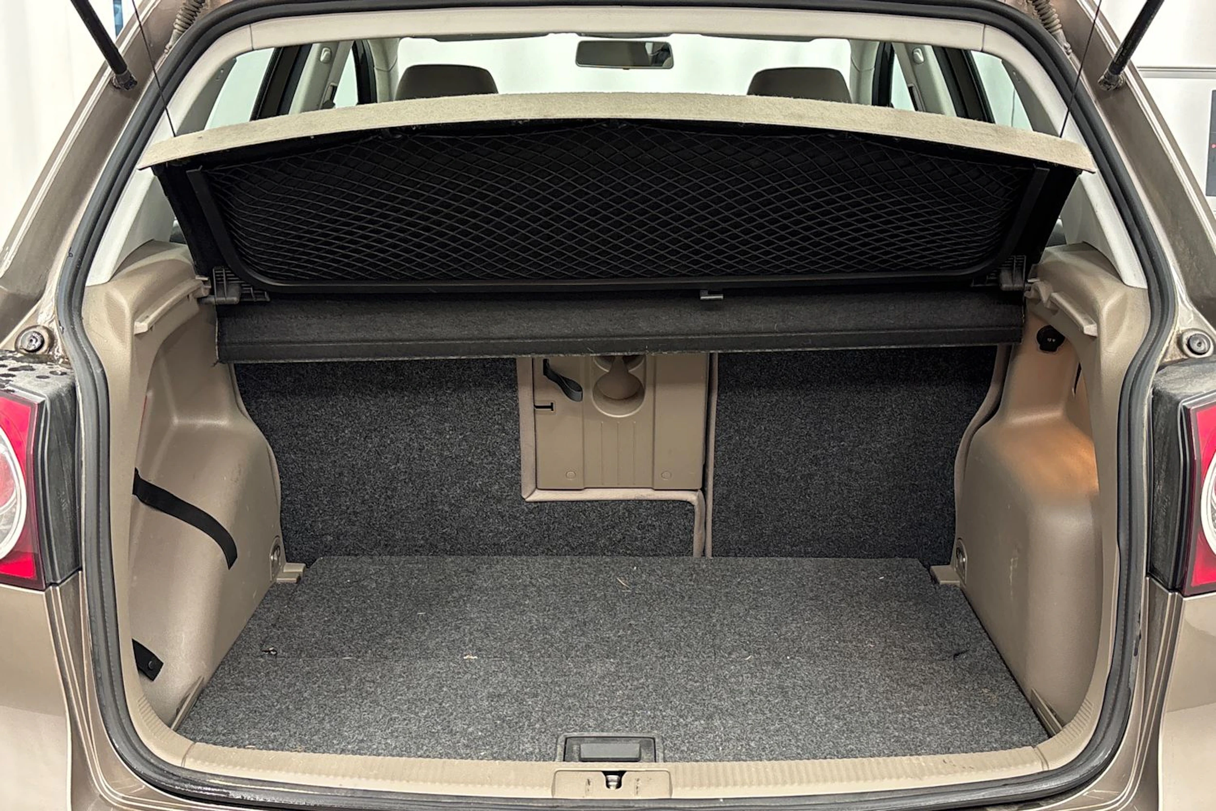 Ruskea (beige) Volkswagen Golf Plus 2011 kuva 18.