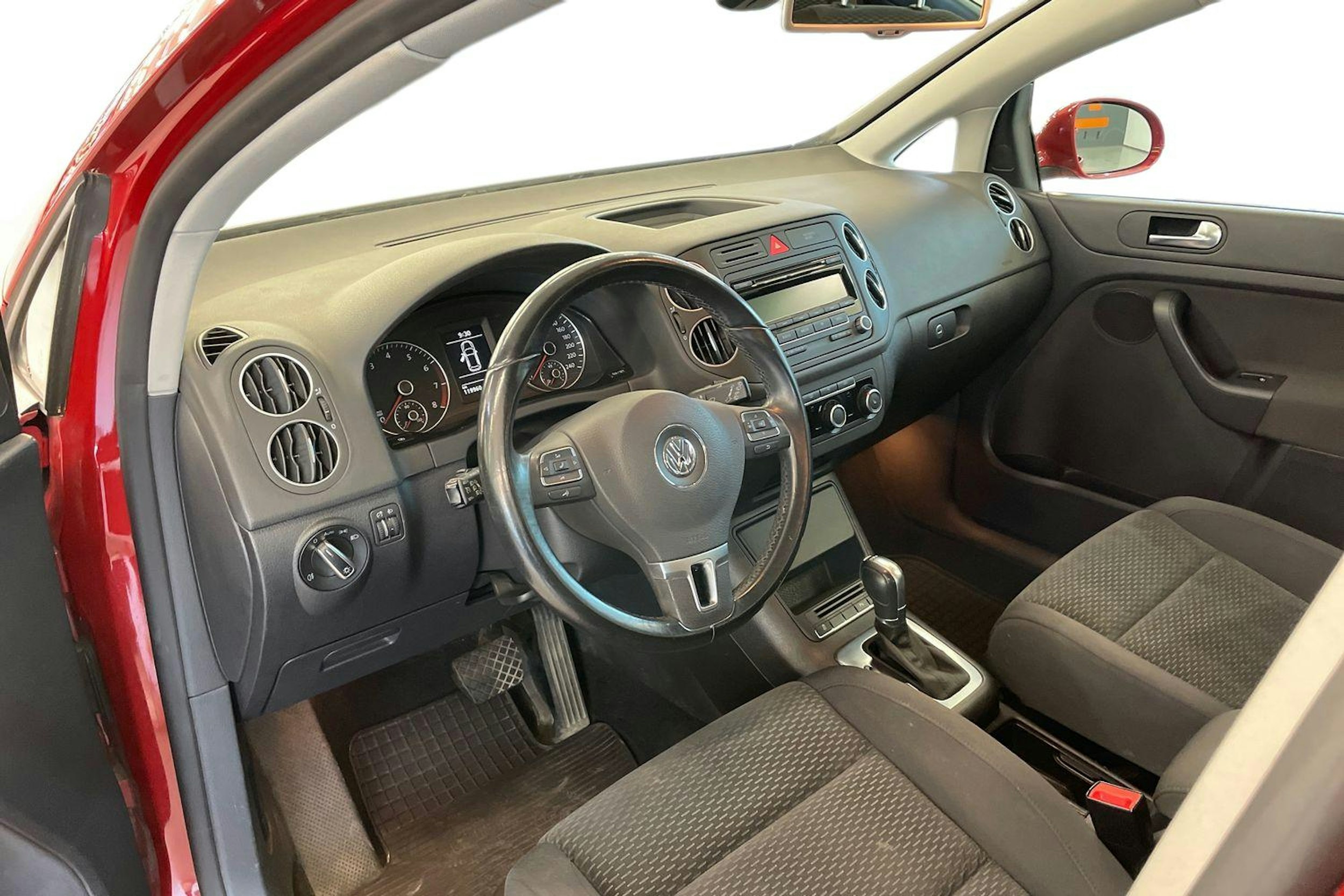 punainen Volkswagen Golf Plus 2011 kuva 7.