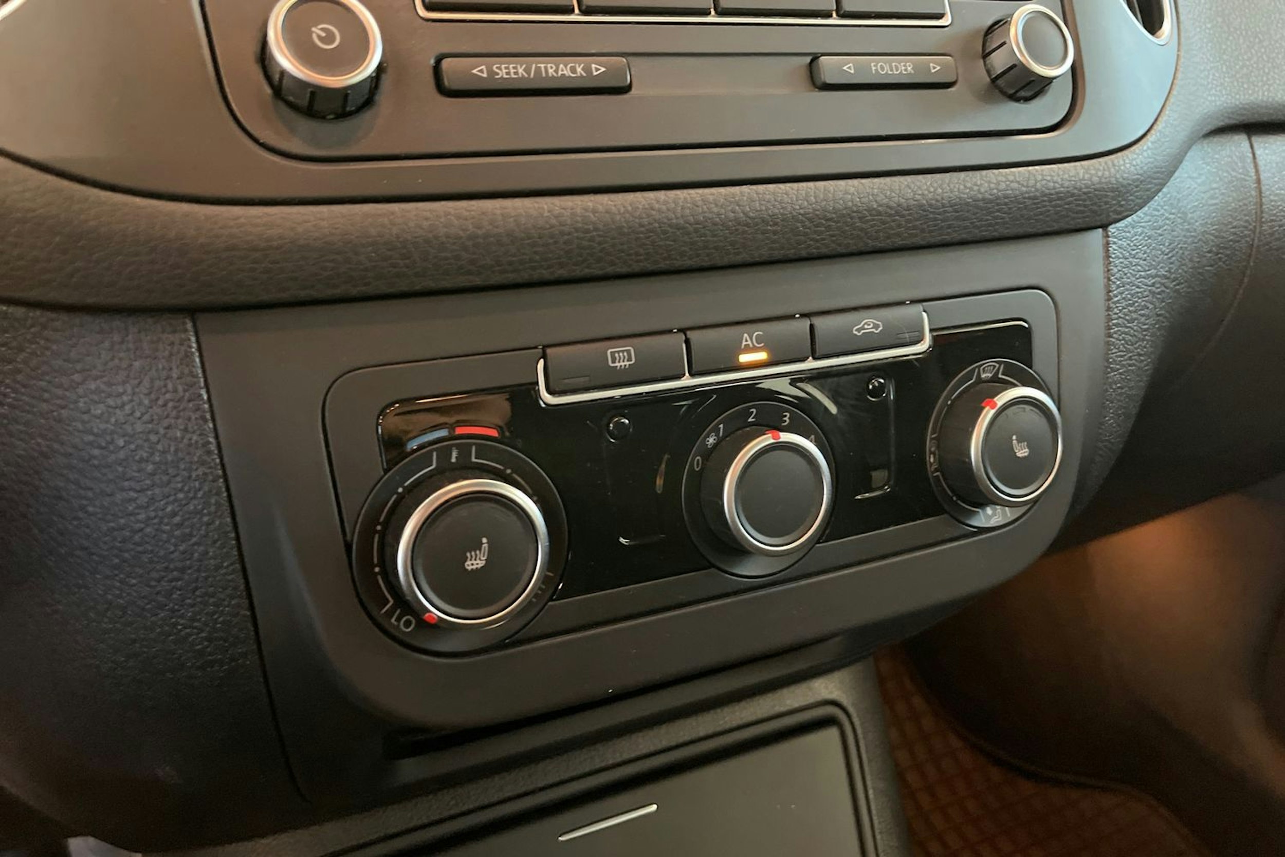 punainen Volkswagen Golf Plus 2011 kuva 17.