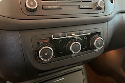 punainen Volkswagen Golf Plus 2011 kuva 17.