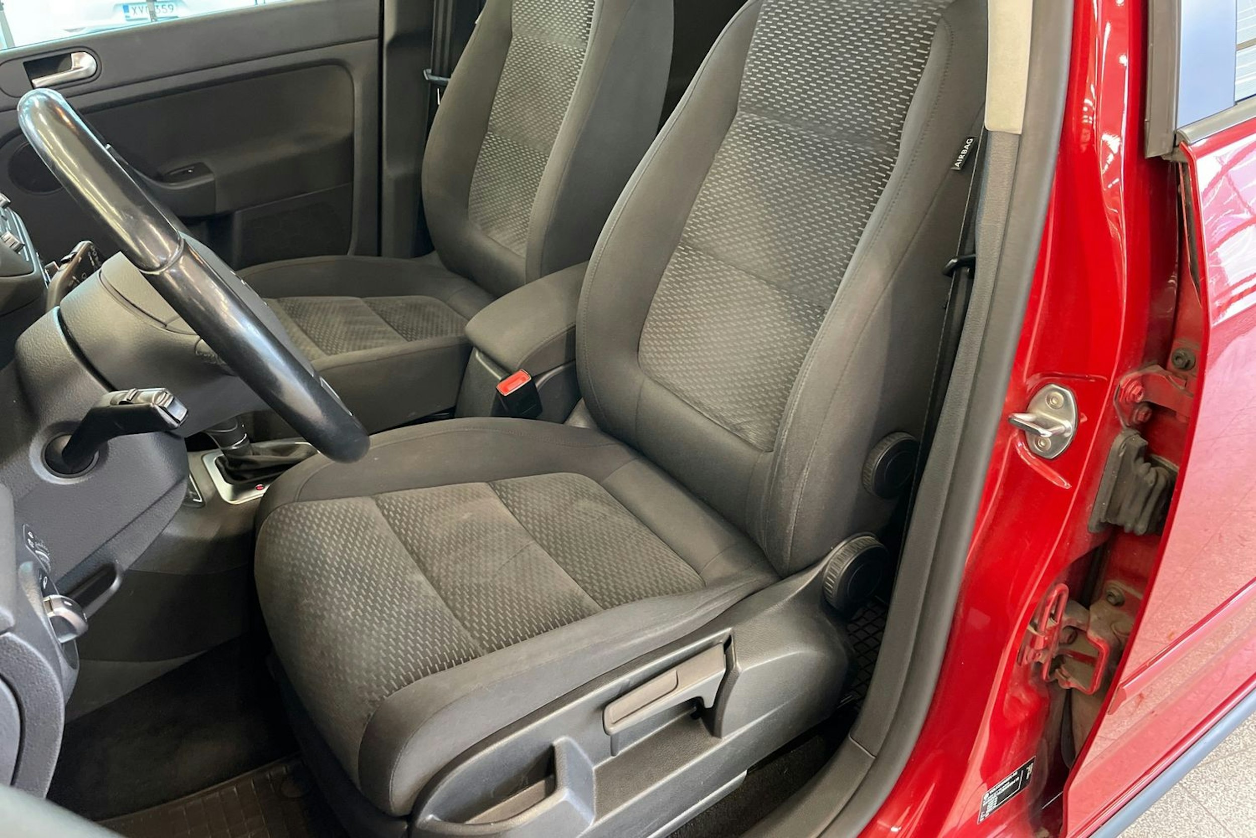 punainen Volkswagen Golf Plus 2011 kuva 20.