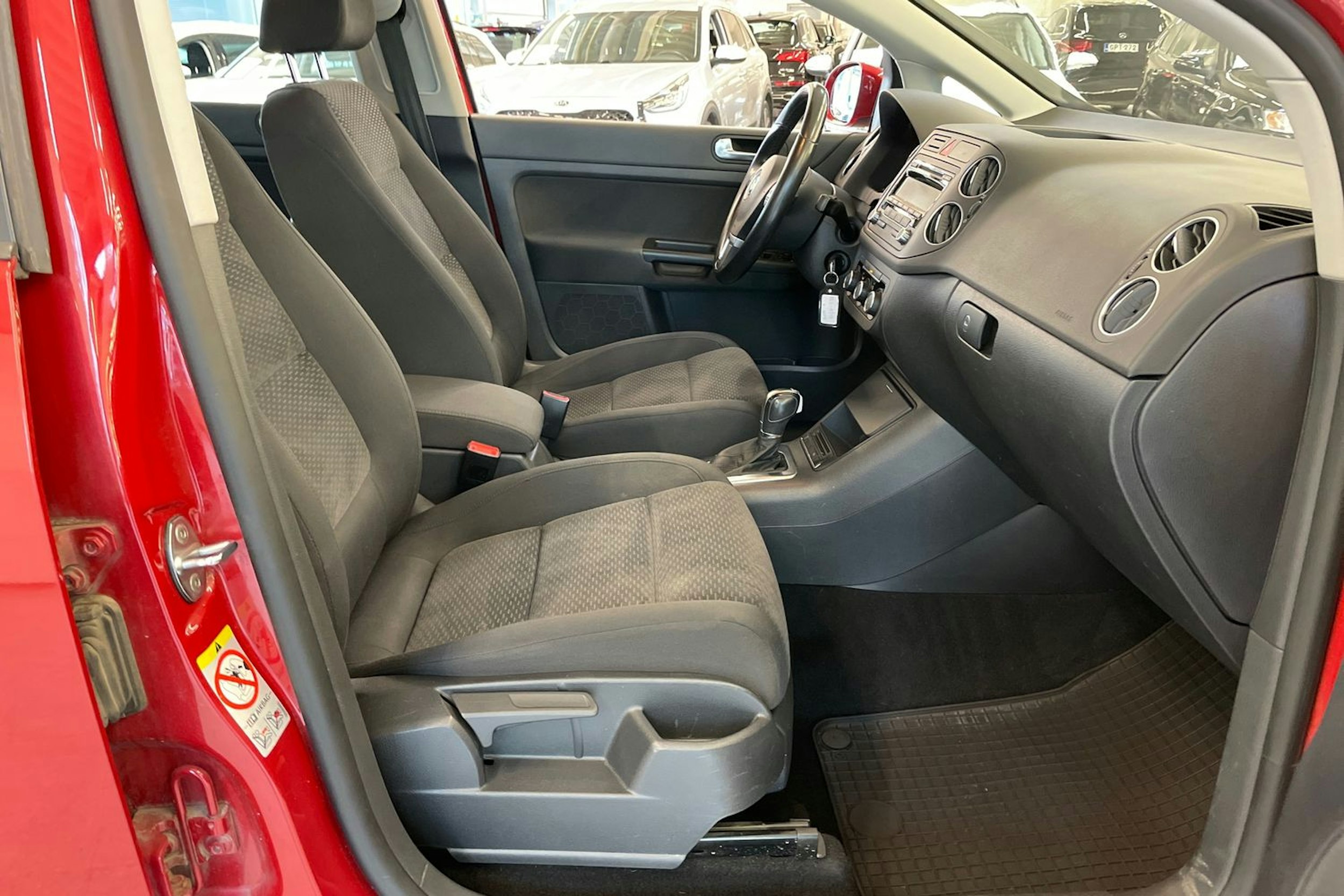 punainen Volkswagen Golf Plus 2011 kuva 21.