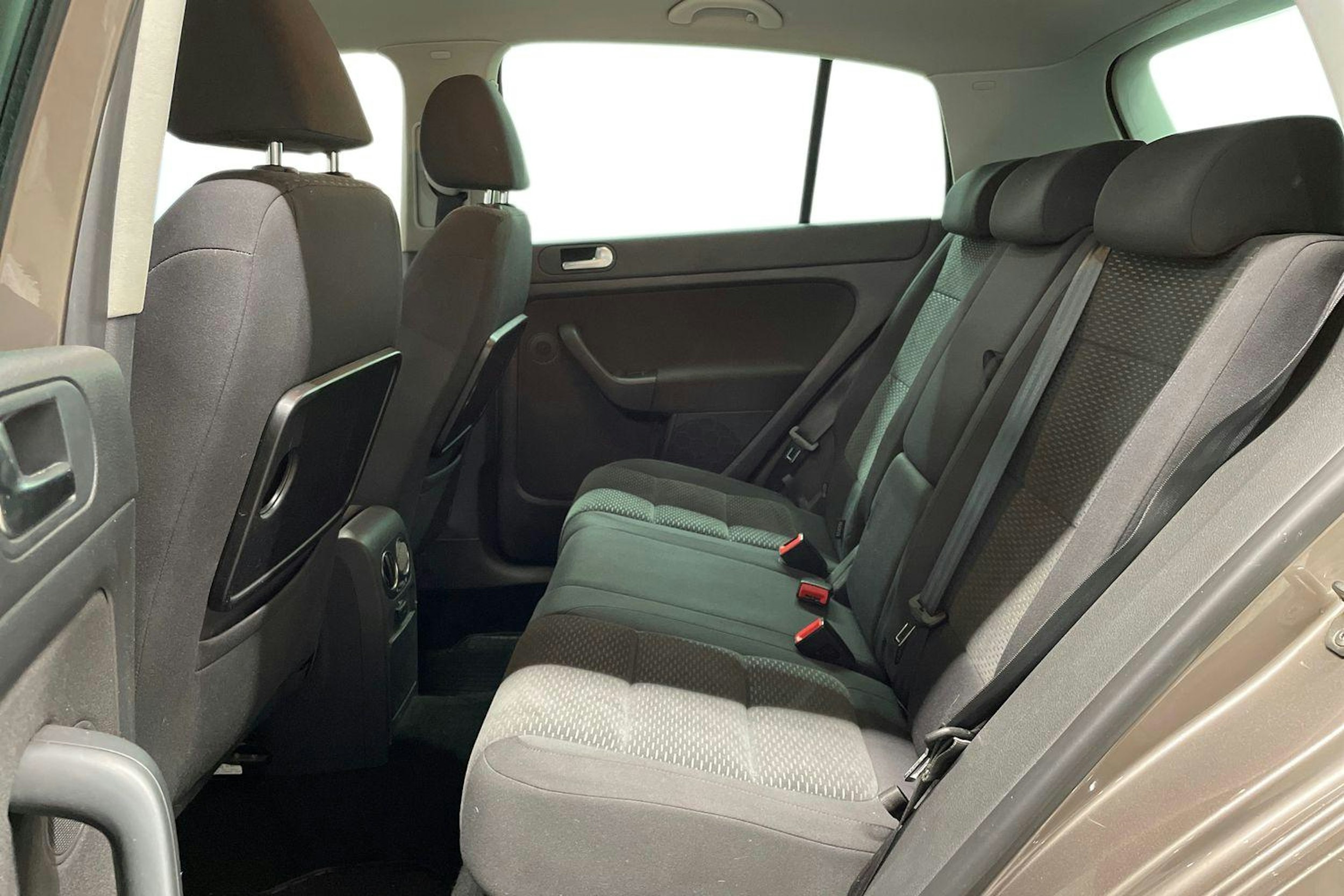 ruskea (beige) Volkswagen Golf Plus 2012 kuva 8.