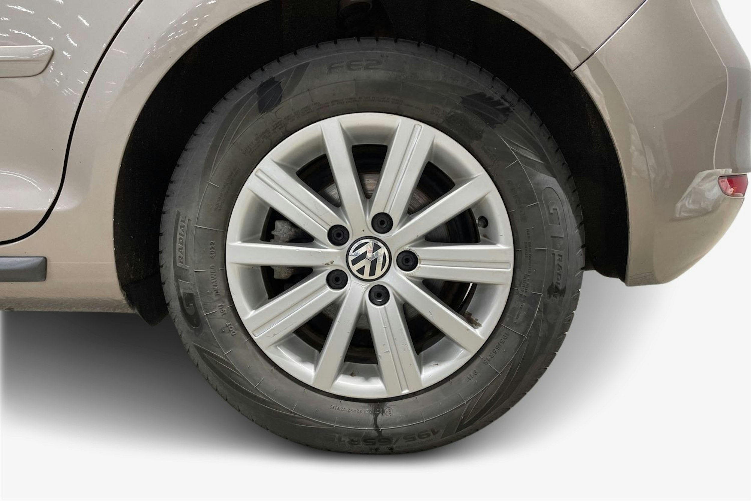 ruskea (beige) Volkswagen Golf Plus 2012 kuva 9.