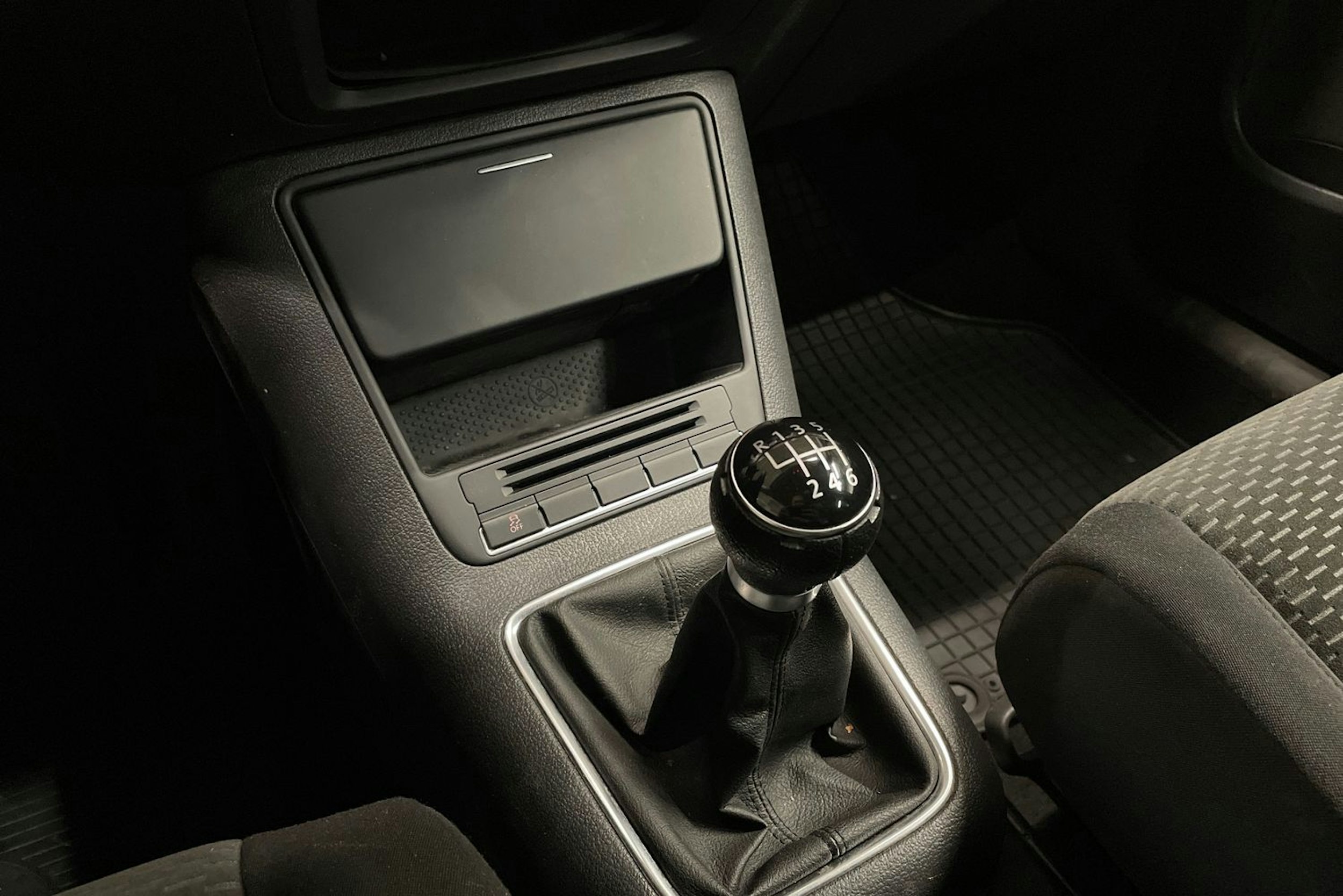 ruskea (beige) Volkswagen Golf Plus 2012 kuva 15.