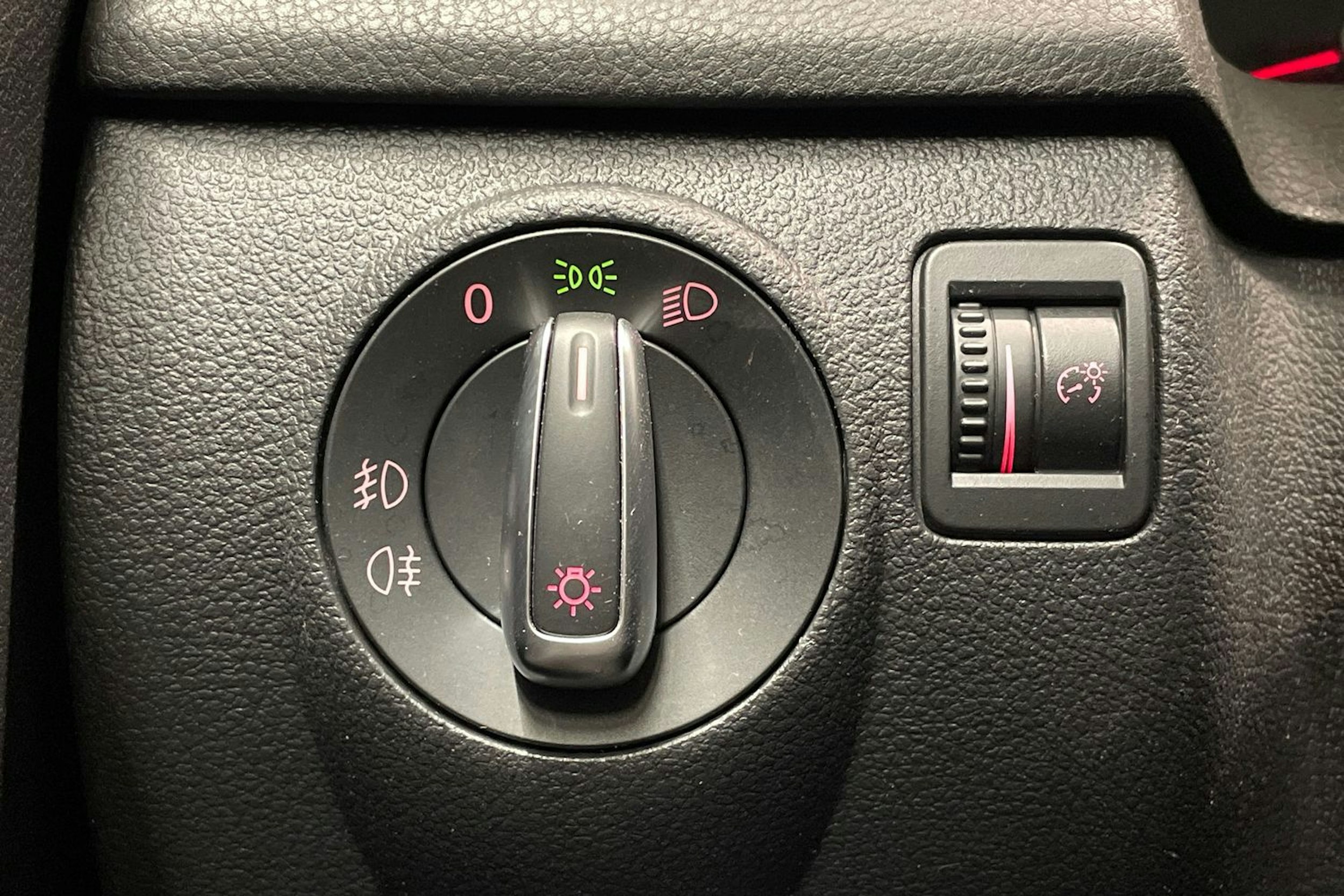 ruskea (beige) Volkswagen Golf Plus 2012 kuva 16.