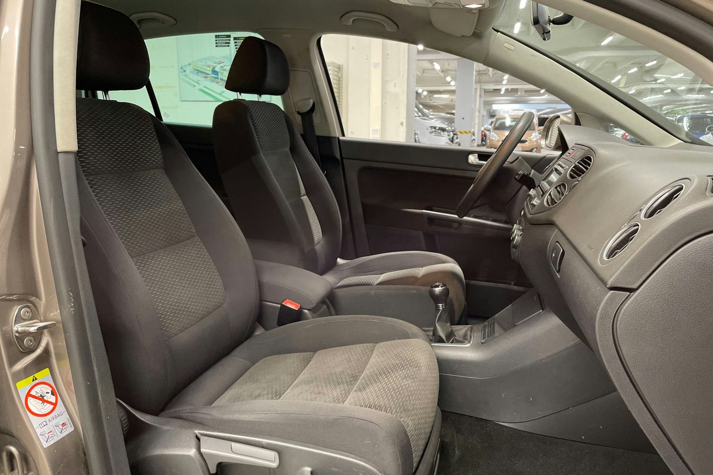 ruskea (beige) Volkswagen Golf Plus 2012 kuva 18.