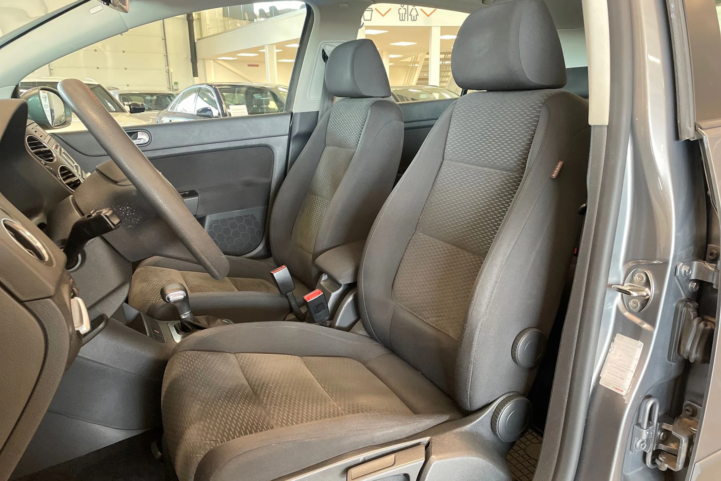 met. harmaa Volkswagen Golf Plus 2011 kuva 15.