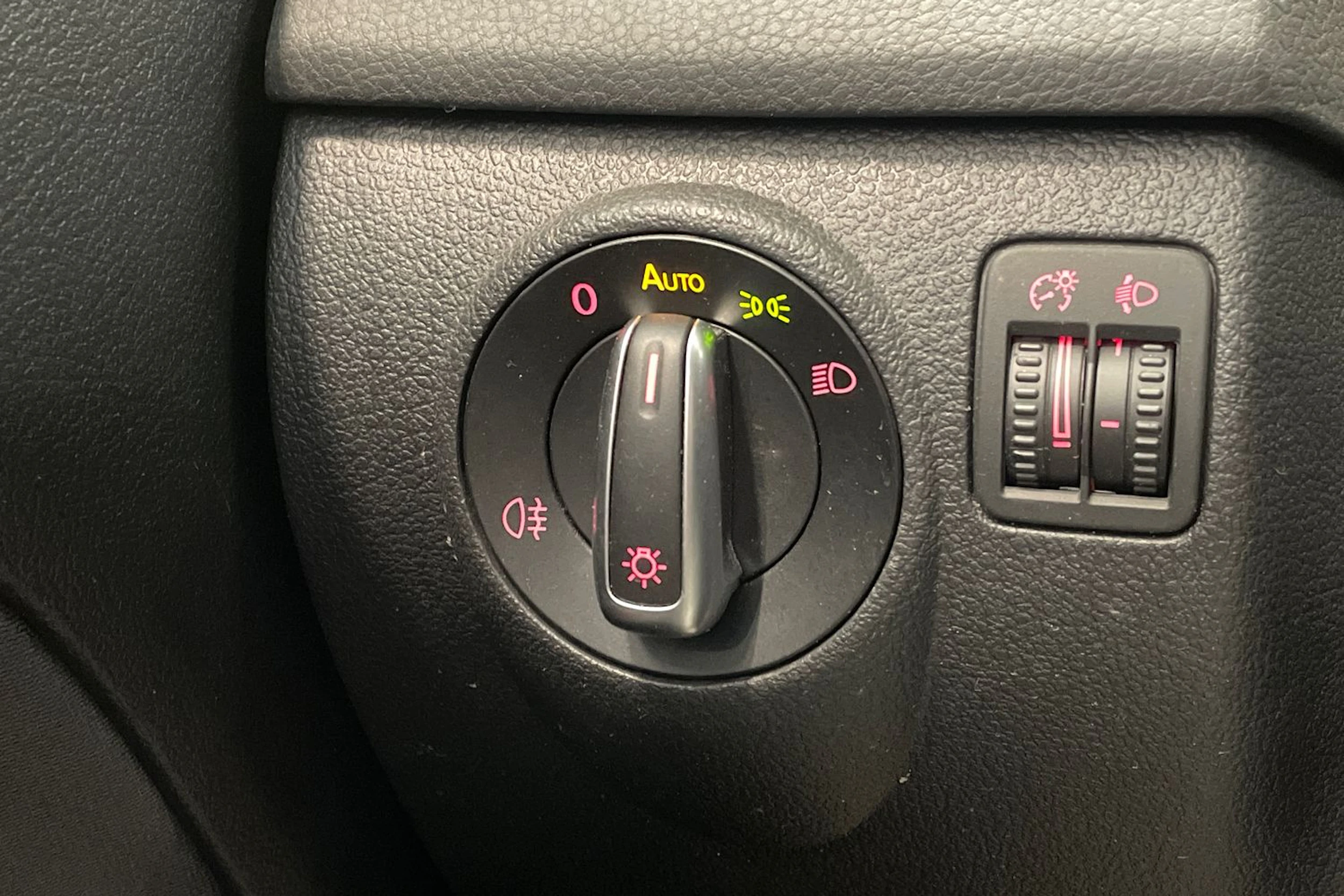 met. harmaa Volkswagen Golf Plus 2011 kuva 24.