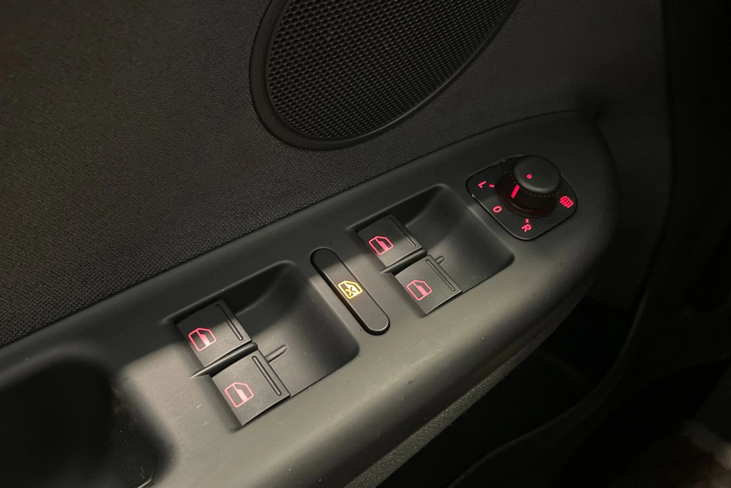 met. harmaa Volkswagen Golf Plus 2011 kuva 25.