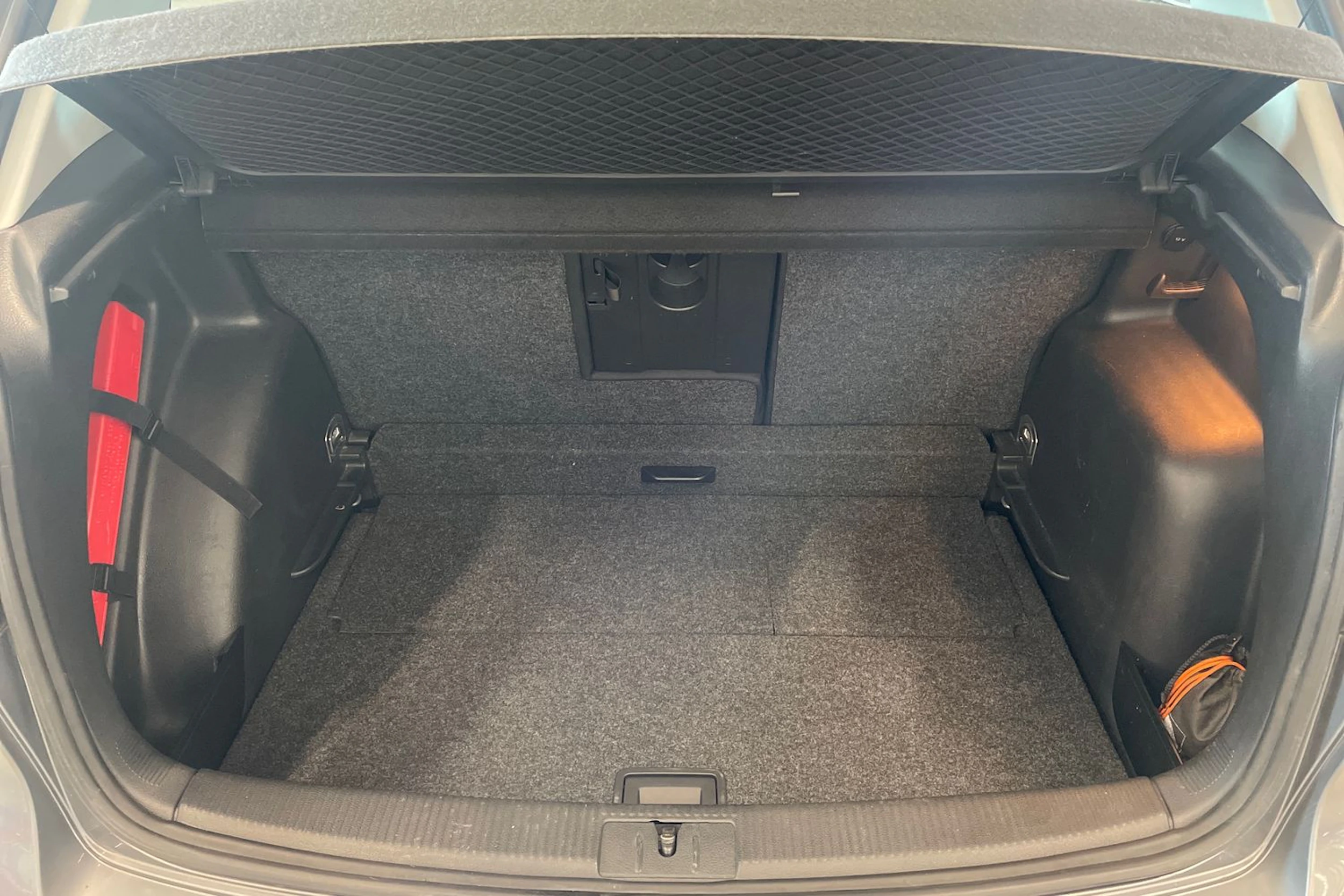 met. harmaa Volkswagen Golf Plus 2011 kuva 26.